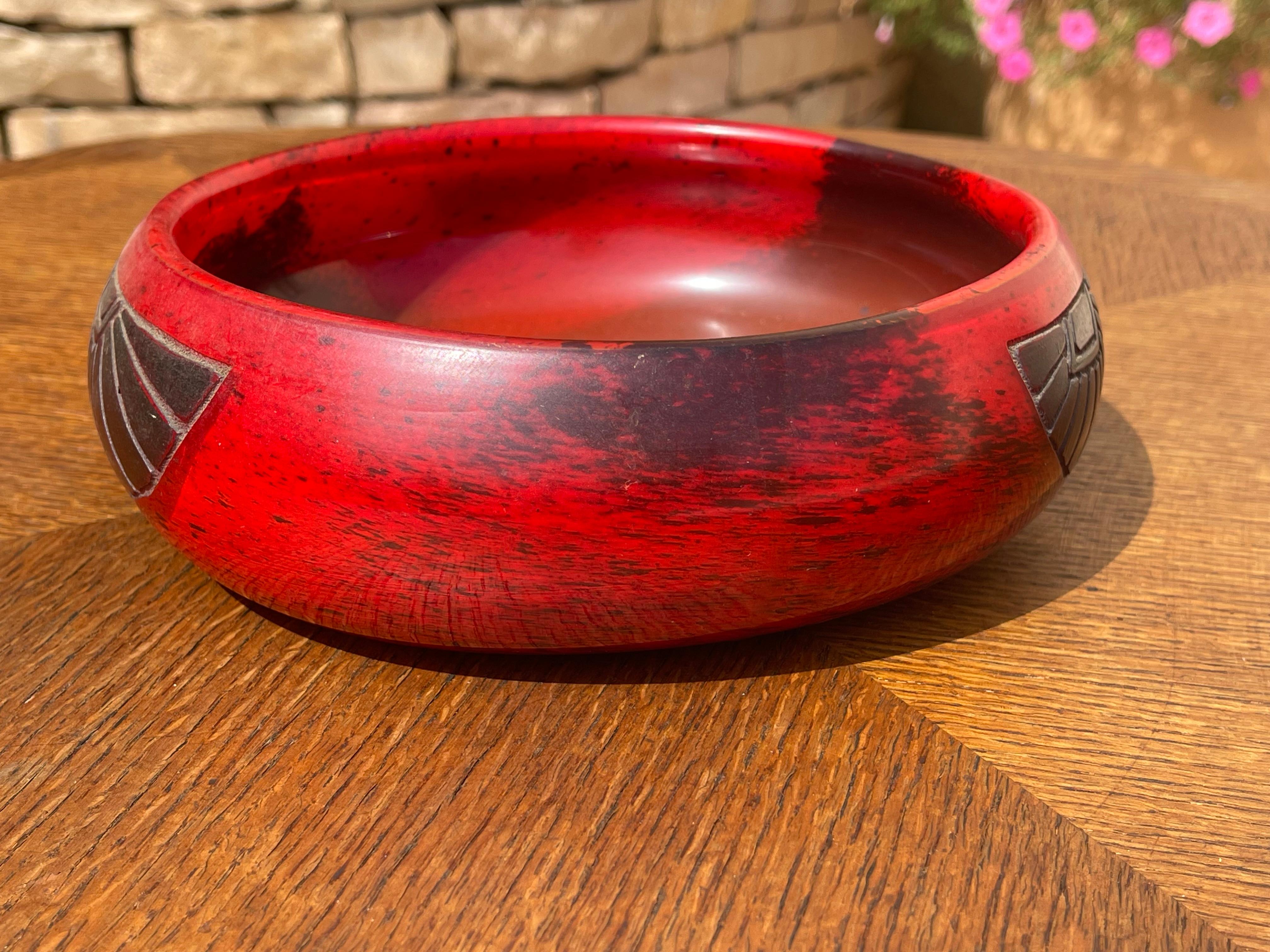 Français Legras - Coupe Art Déco en verre rouge en vente