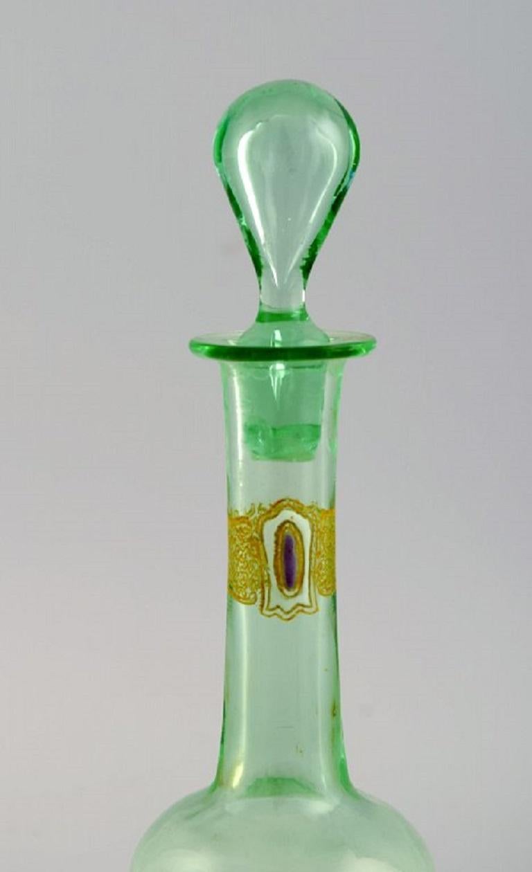 Peint à la main Service à liqueur Cabarat Cigogne en verre d'art soufflé à la bouche vert Legras, France en vente