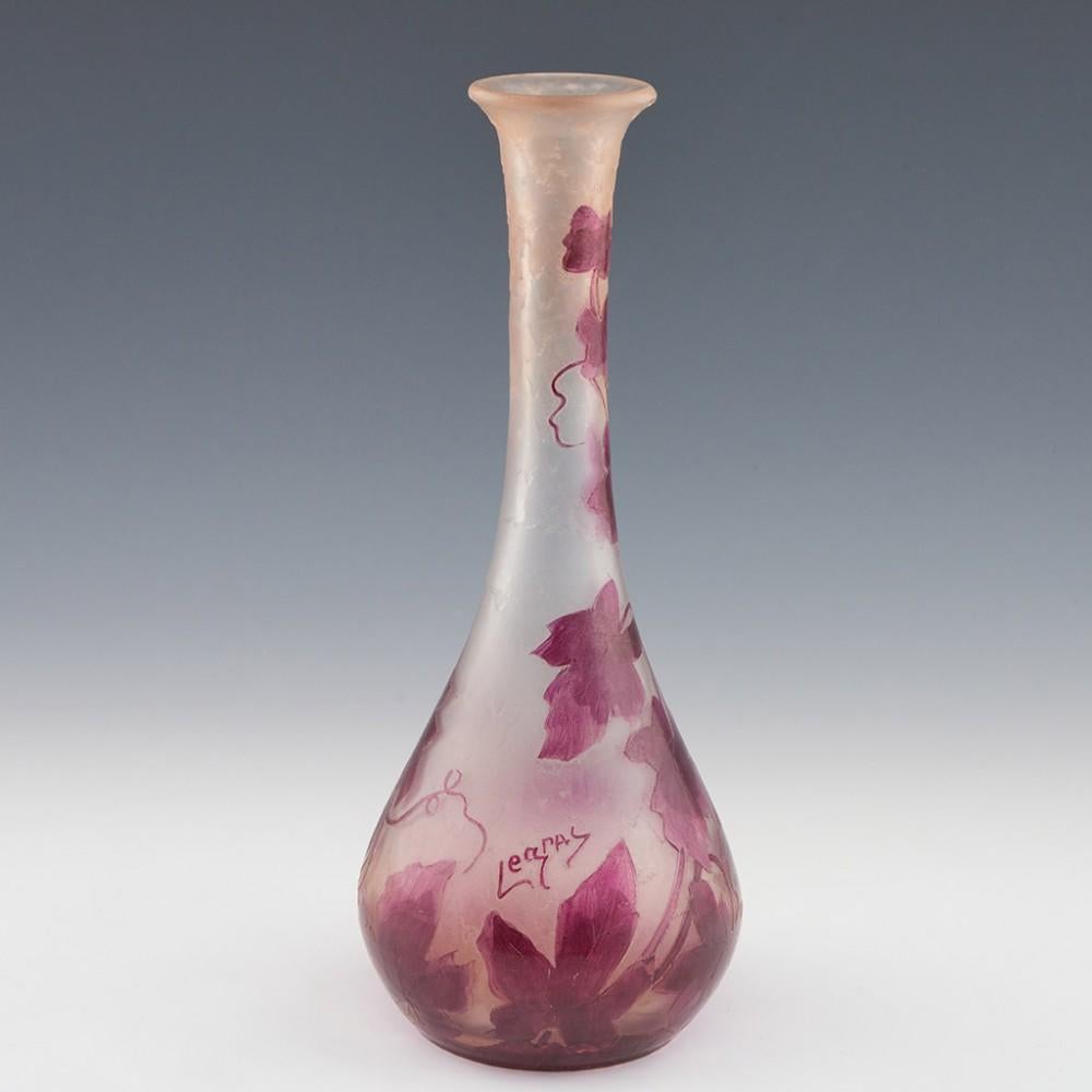 Français Vase camée de la série Rubis de Legras, vers 1910