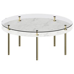 Tavolo da pranzo rotondo di grandi dimensioni Legs con piano in marmo bianco di Carrara e ottone lucido