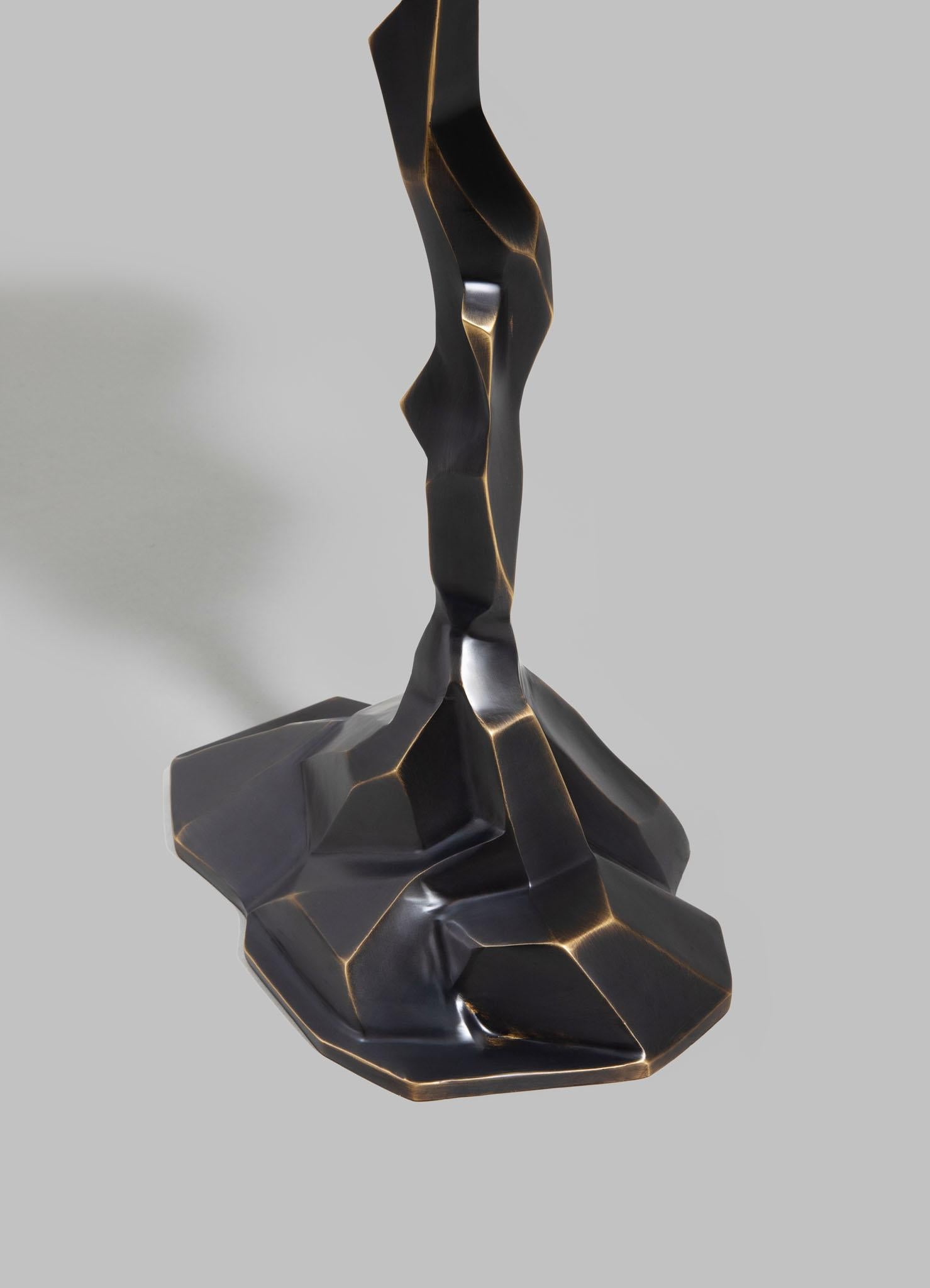 XXIe siècle et contemporain Grande table d'appoint Leh en laiton et pierre semi-précieuse Viya de Vikram Goyal en vente