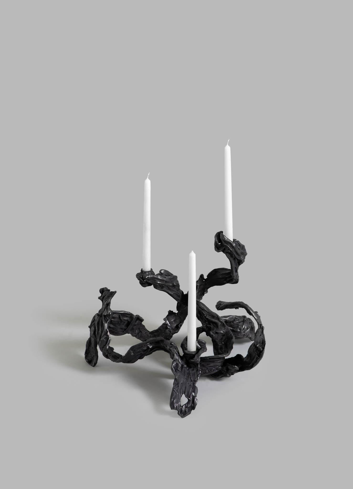 Indiano Candelabro Leher piccolo in ottone, Viya di Vikram Goyal in vendita