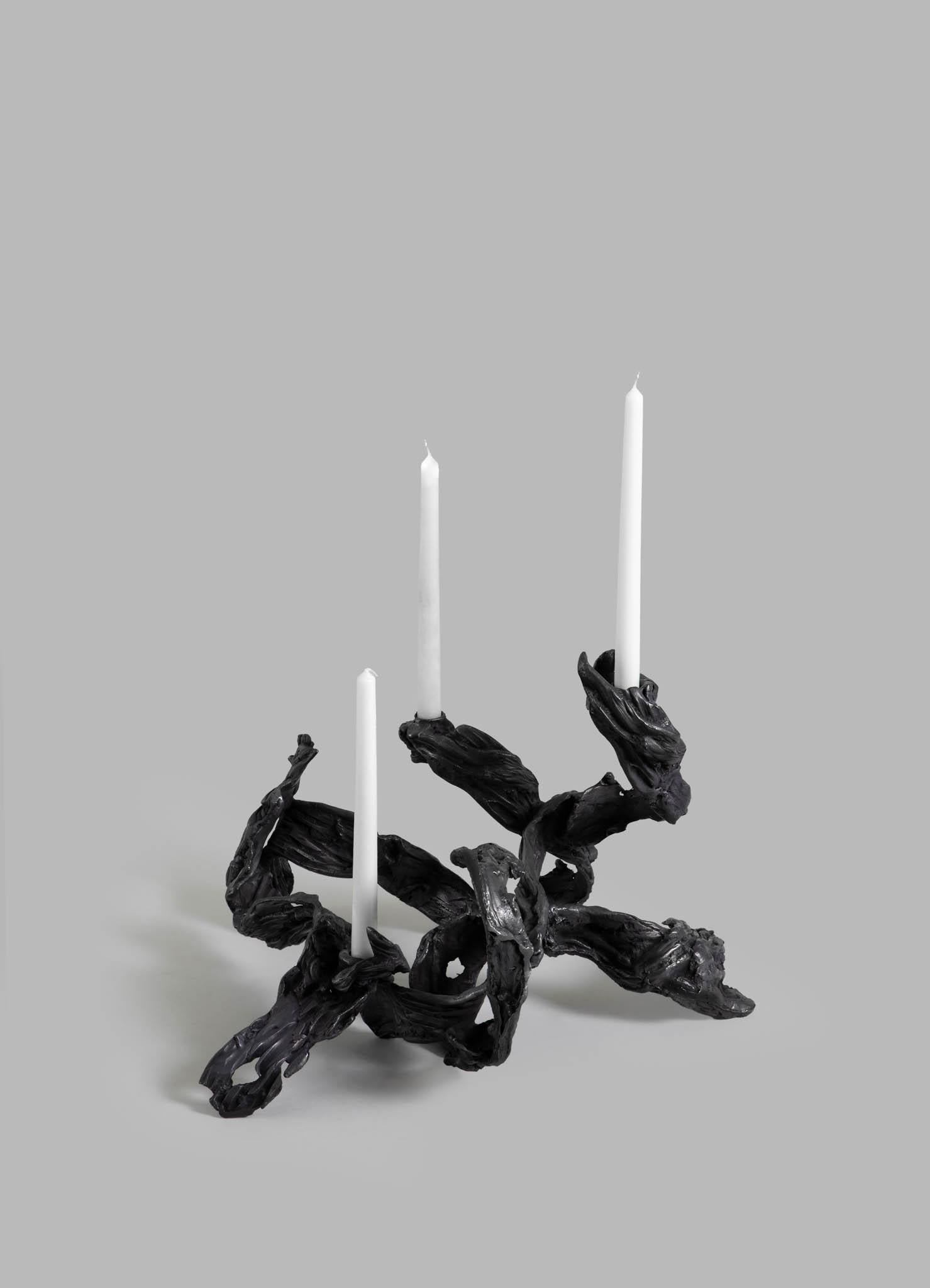 Calco Candelabro Leher piccolo in ottone, Viya di Vikram Goyal in vendita
