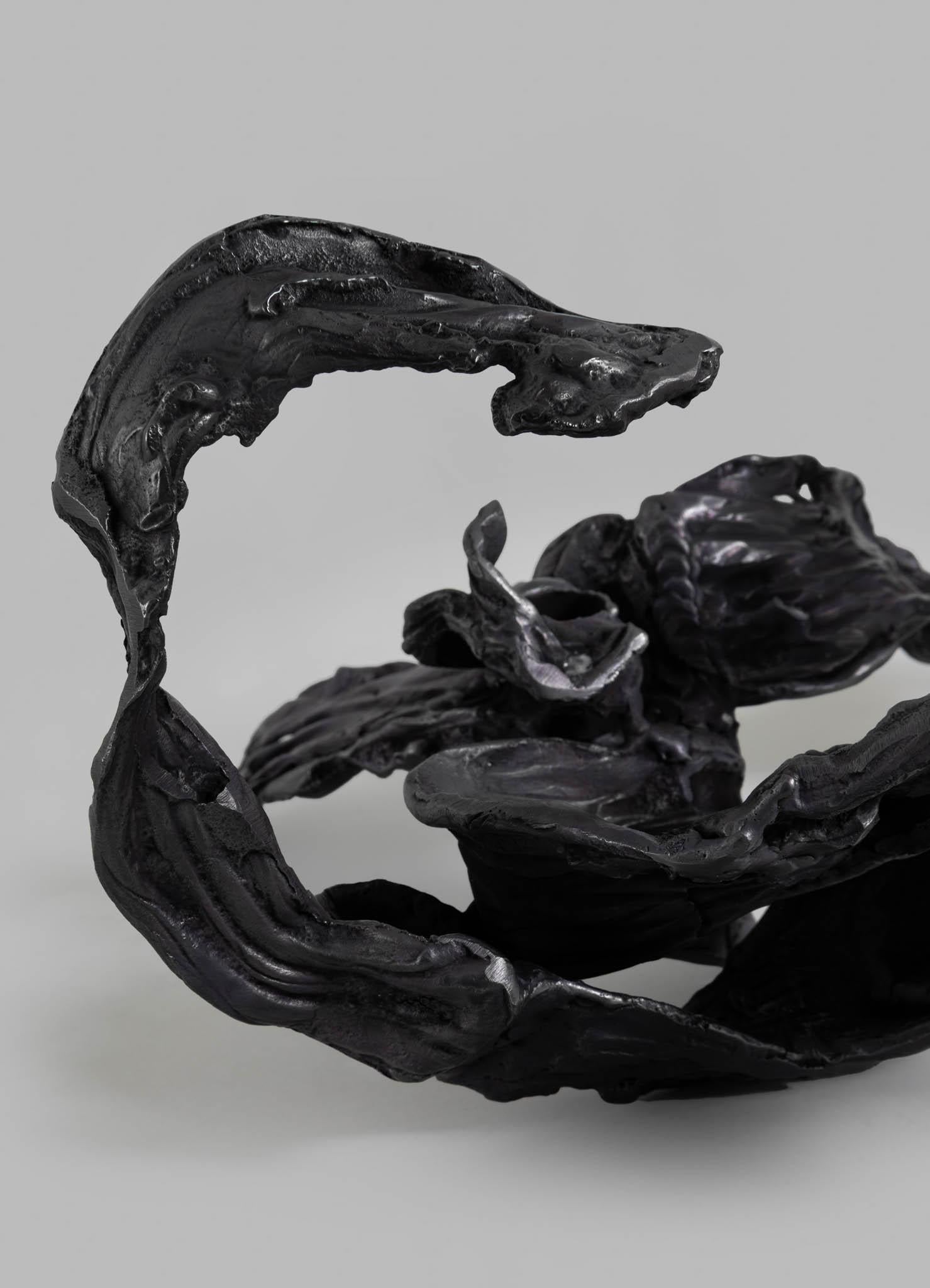 XXI secolo e contemporaneo Candelabro Leher piccolo in ottone, Viya di Vikram Goyal in vendita