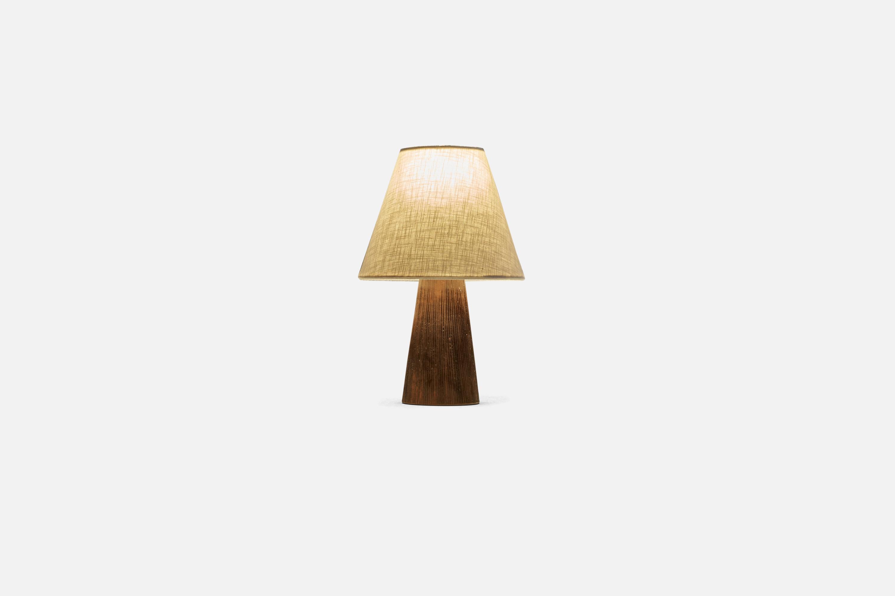Mid-20th Century Leif Billander, Table Lamp, Incised Earthenware, Sweden, 1960s For Sale