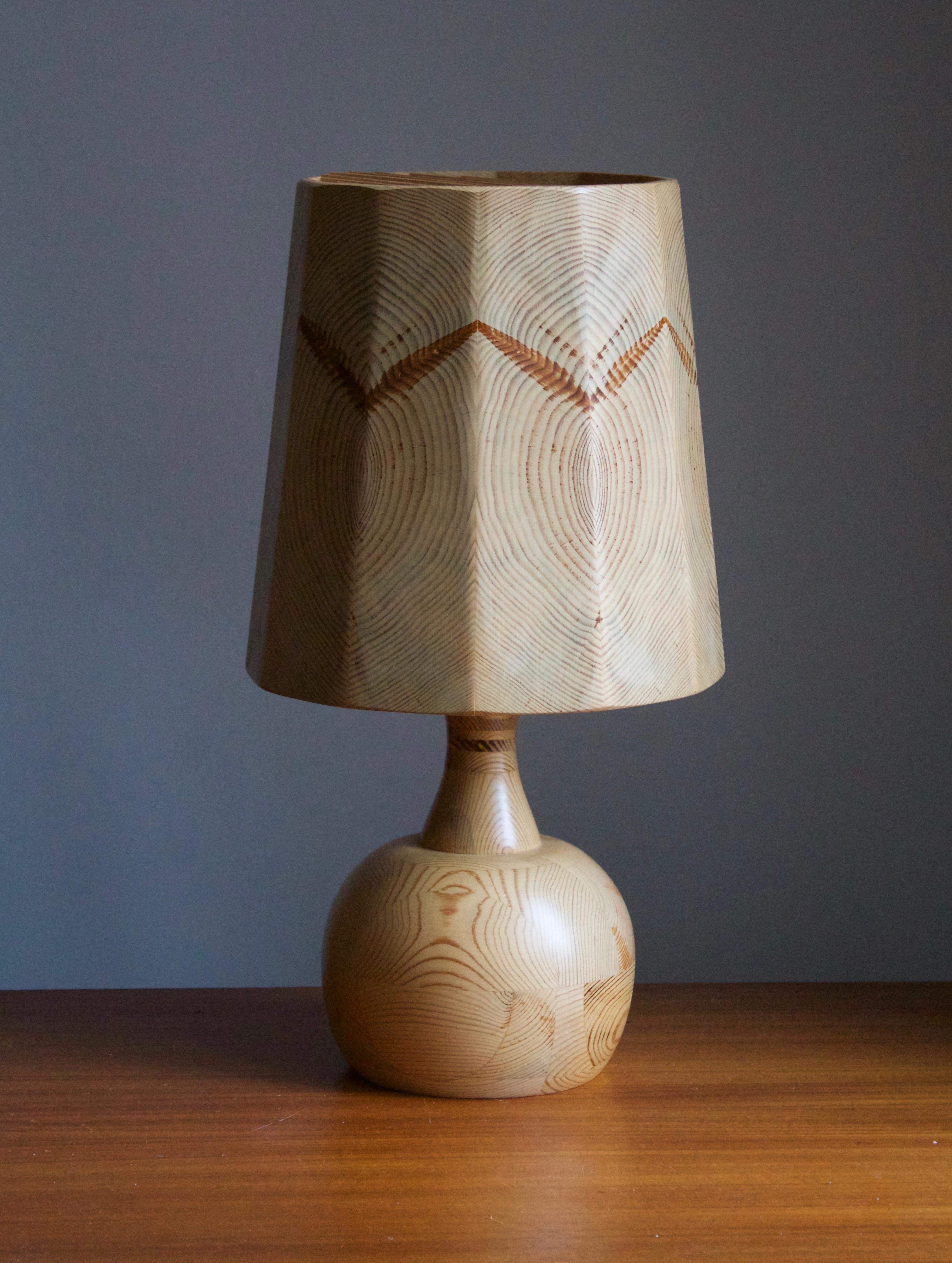 A sizable table lamp. Designed and produced by Leif Wikner, Persåsen Kövra, Sweden, c. 1970s. Signed

In solid pine. Features a minimal form and simple ornamentation.