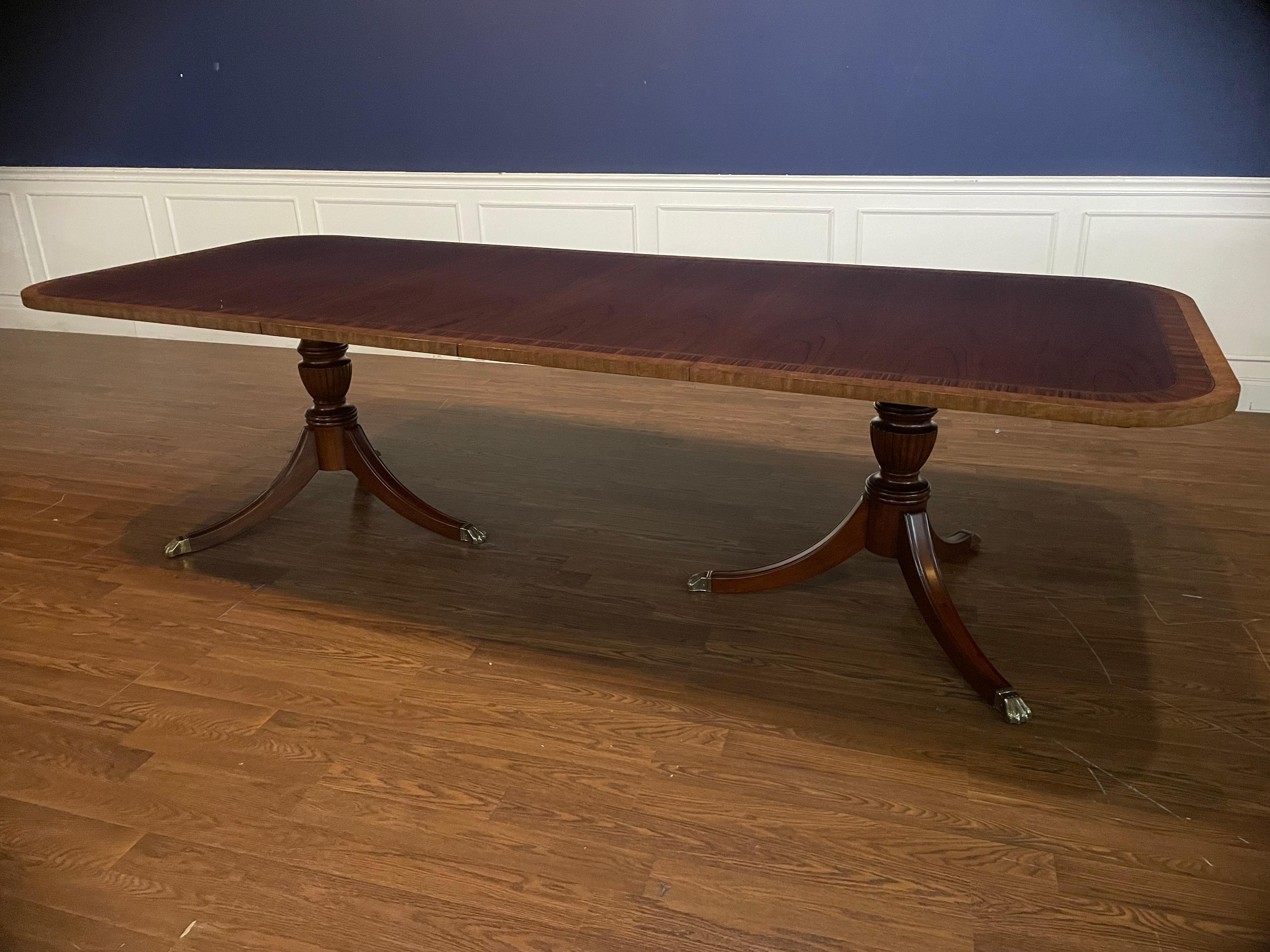 Leighton Hall Showroom Sample - Traditional Mahogany Dining Table  For Sale 5