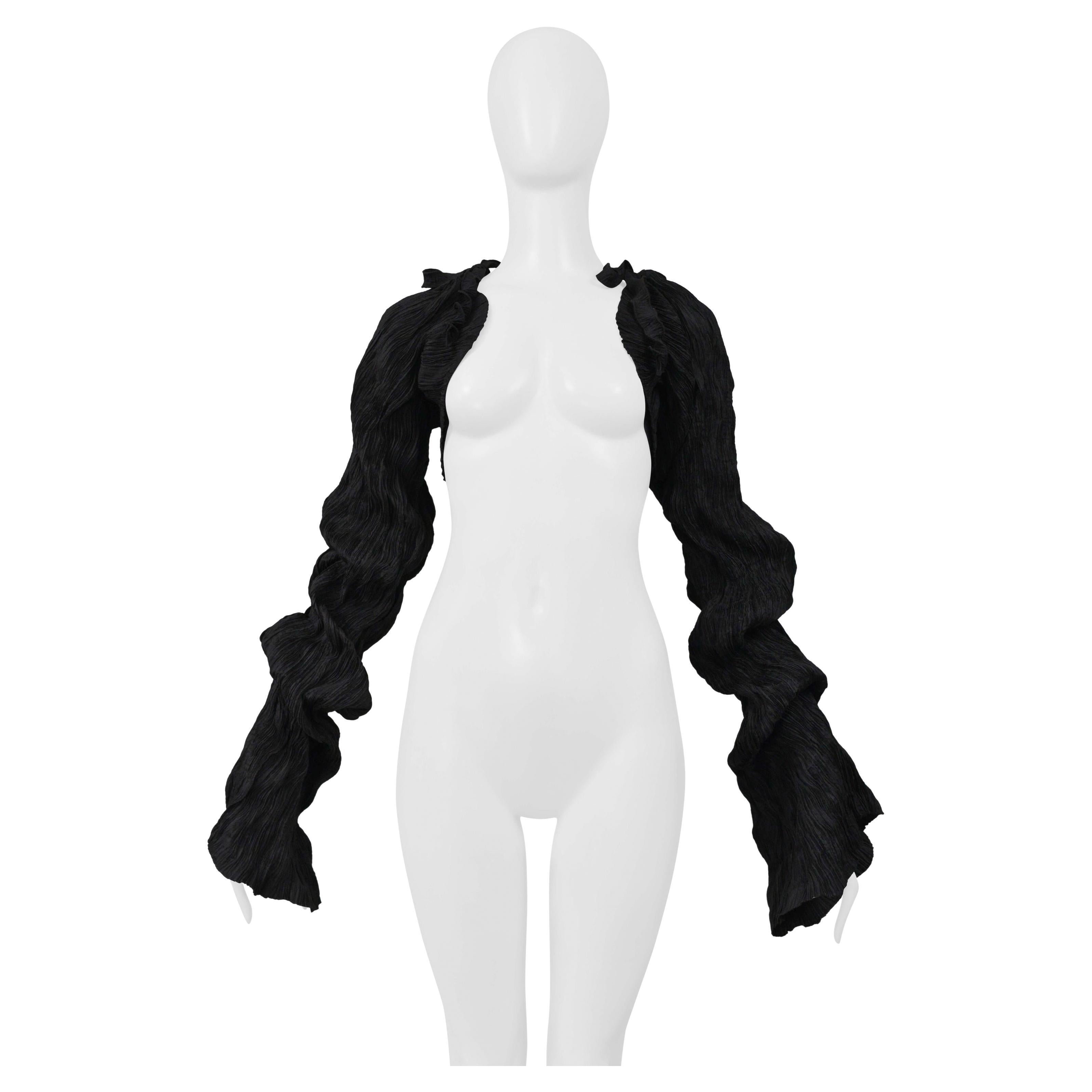 Leiko Studio A maniche a pieghe nere con laccetti in vendita