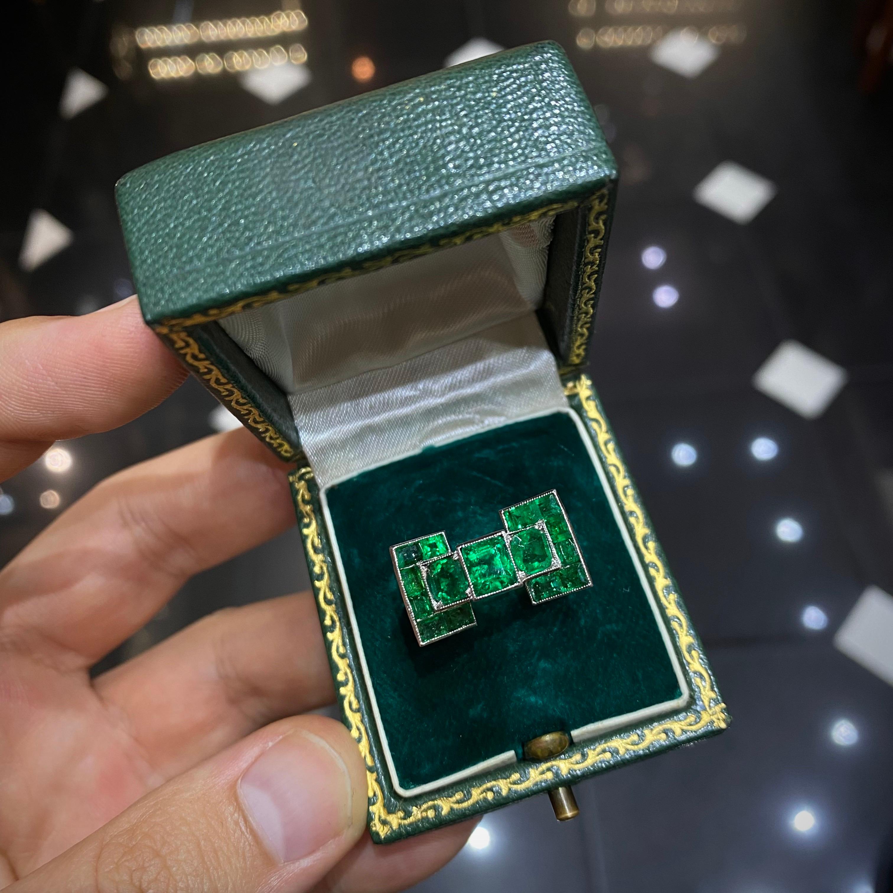 Women's or Men's Leitão & Irmão Art Deco Colombian Emerald Geometric Odeonesque Ring Platinum