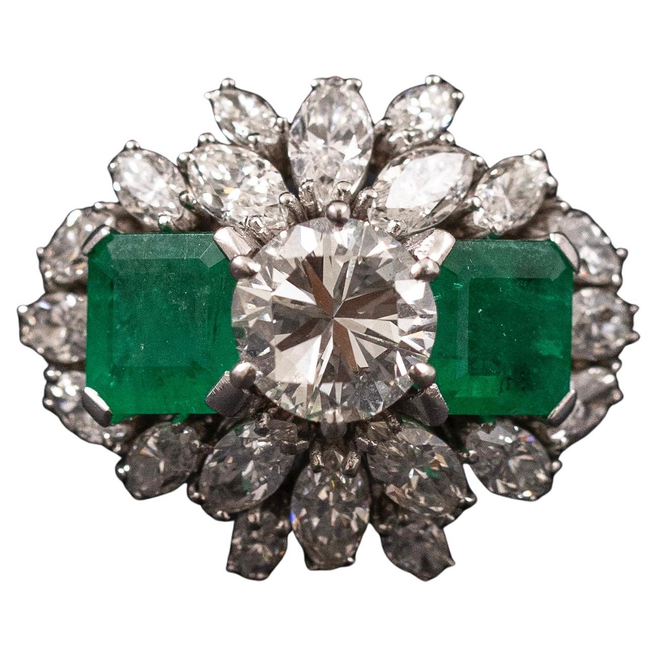 Leitão 
Irmão Anillo de cóctel de mediados de siglo con esmeralda y diamantes Platino Años 50-1960 en venta