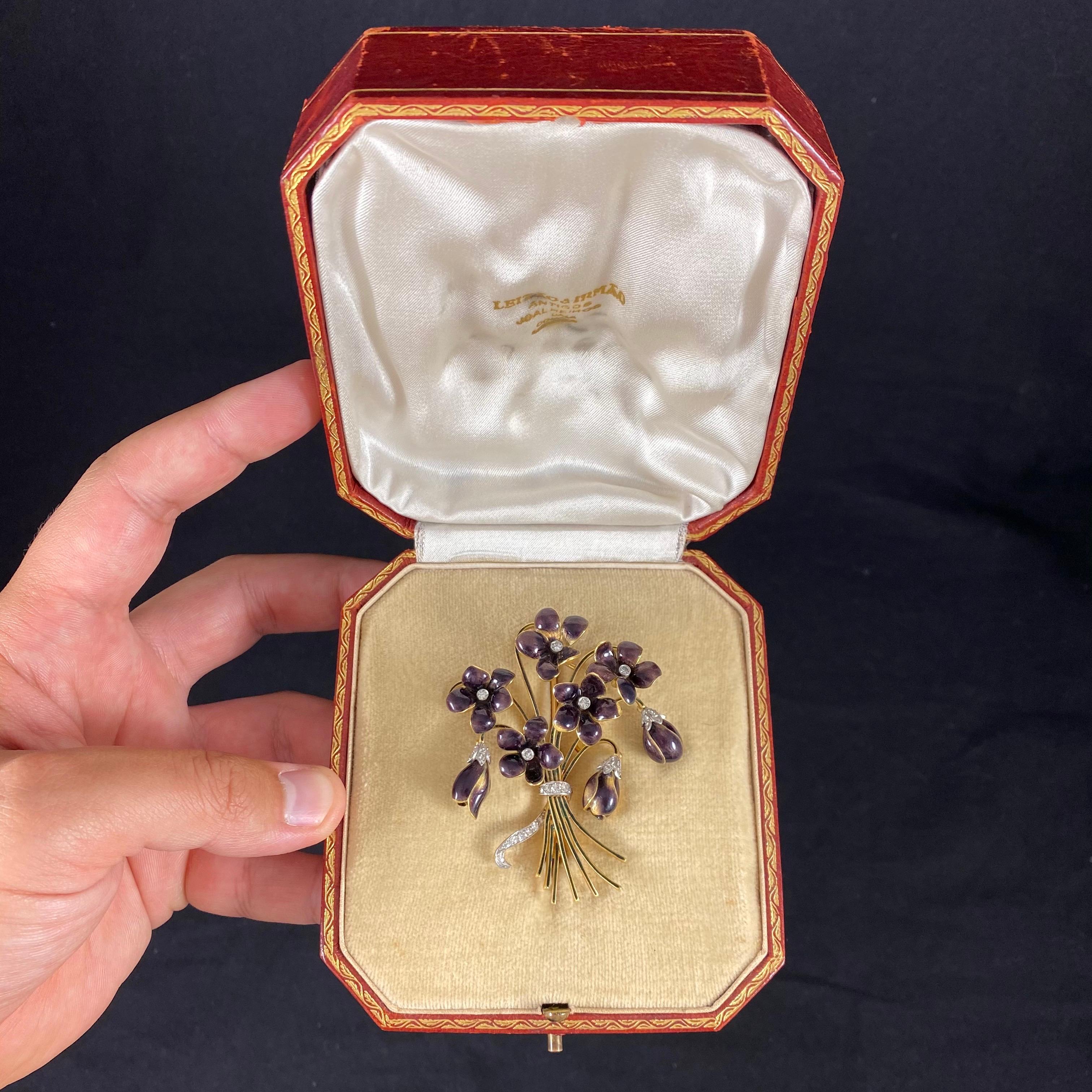 Leitão & Irmão Retro 1940er Jahre Diamant-Emaille violett Blumenstrauß Brosche Gold (Einfacher Schliff) im Angebot