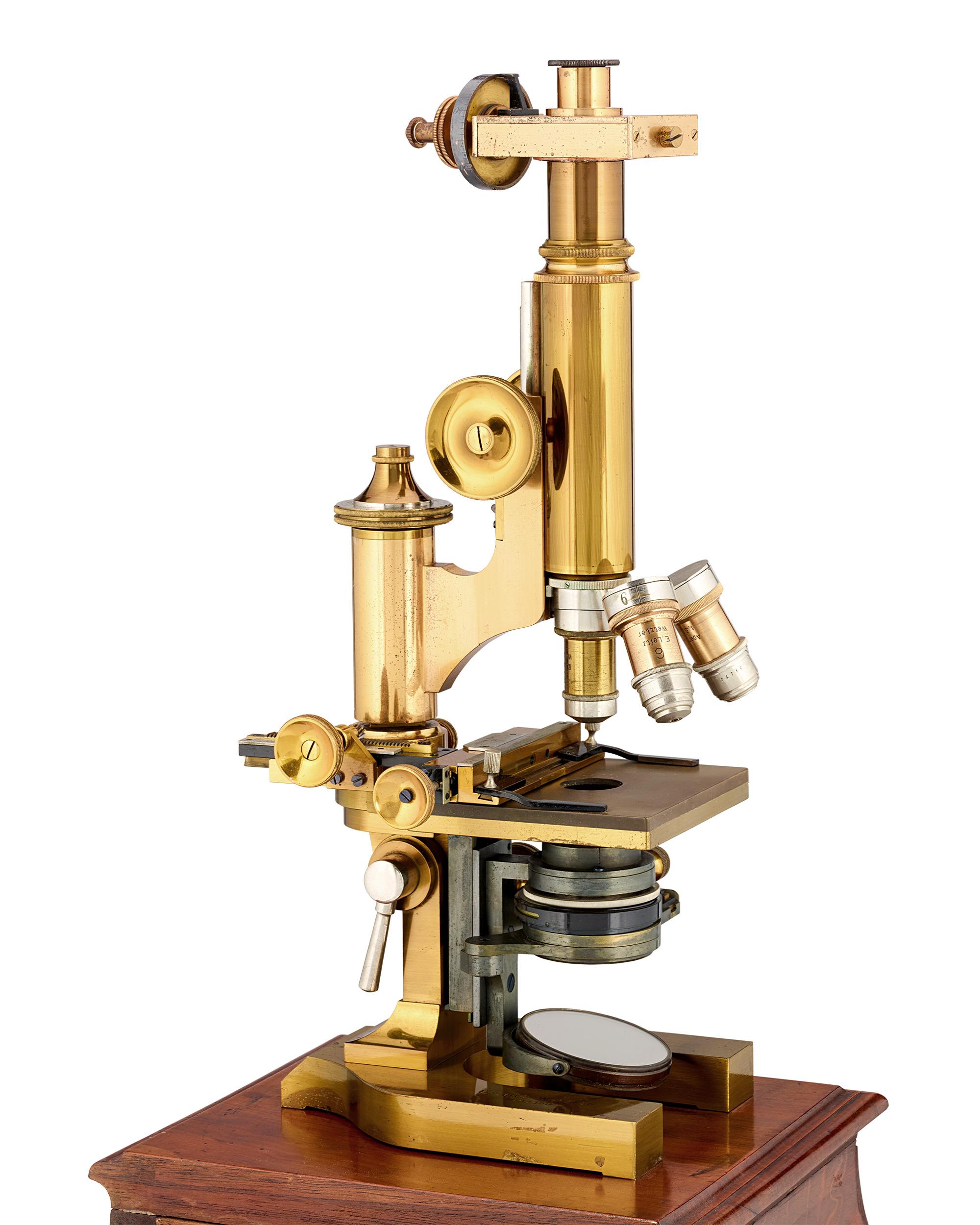 Microscopio compuesto Leitz de latón siglo XIX en venta