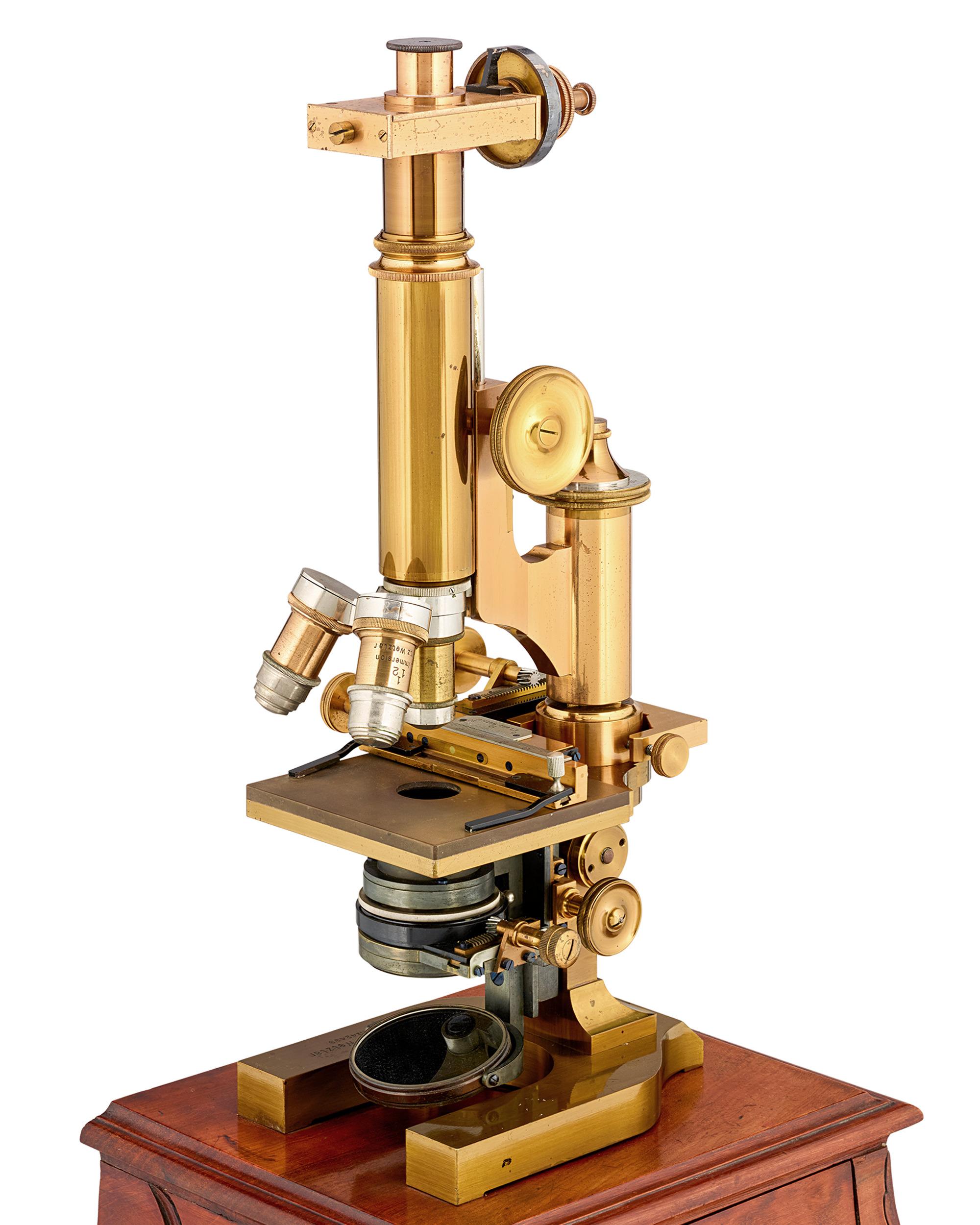 Microscopio compuesto Leitz de latón Vidrio óptico en venta