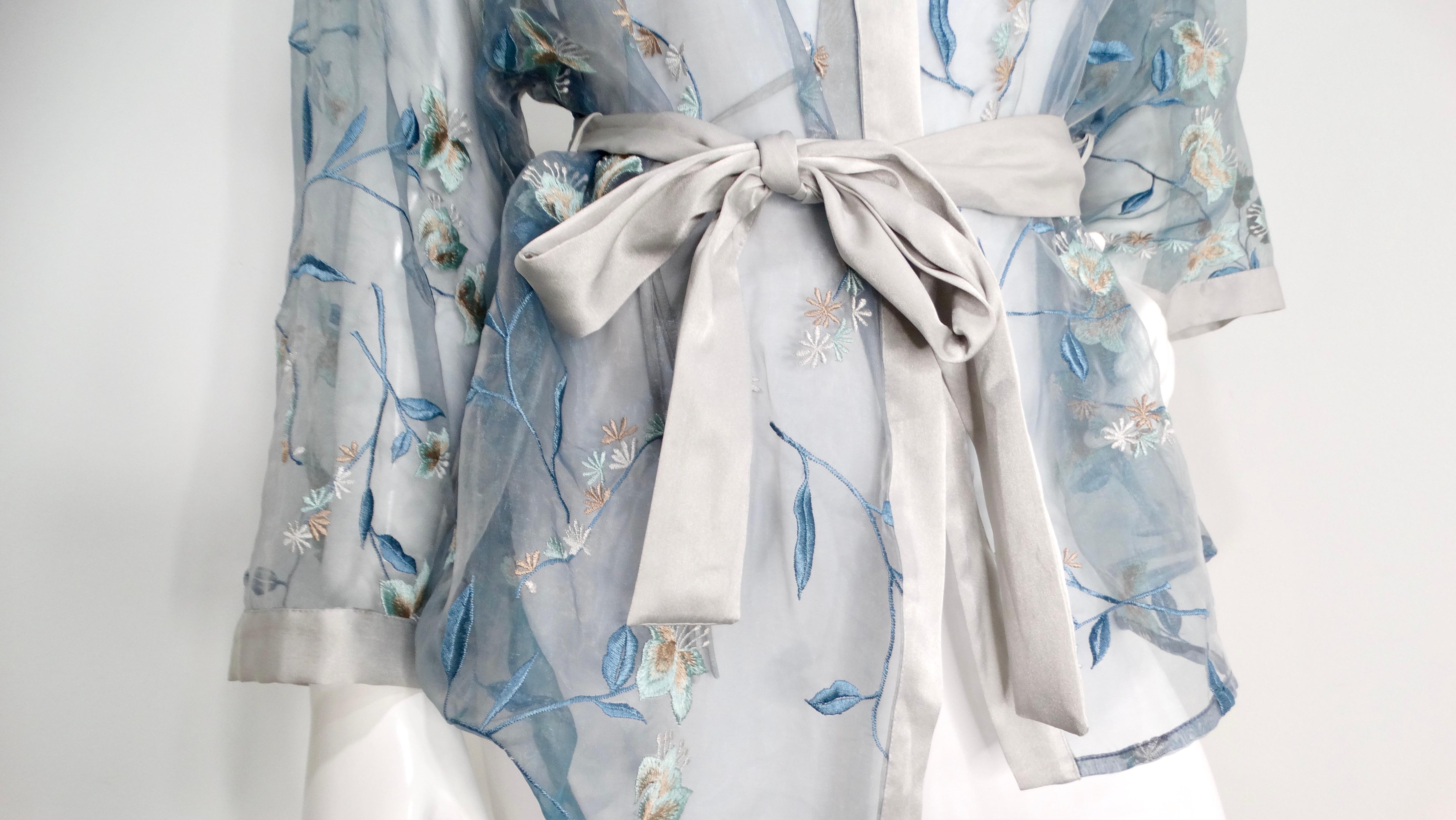 Lejaby Paris Blauer Kimono mit Blumenstickerei circa 1980s im Zustand „Gut“ im Angebot in Scottsdale, AZ