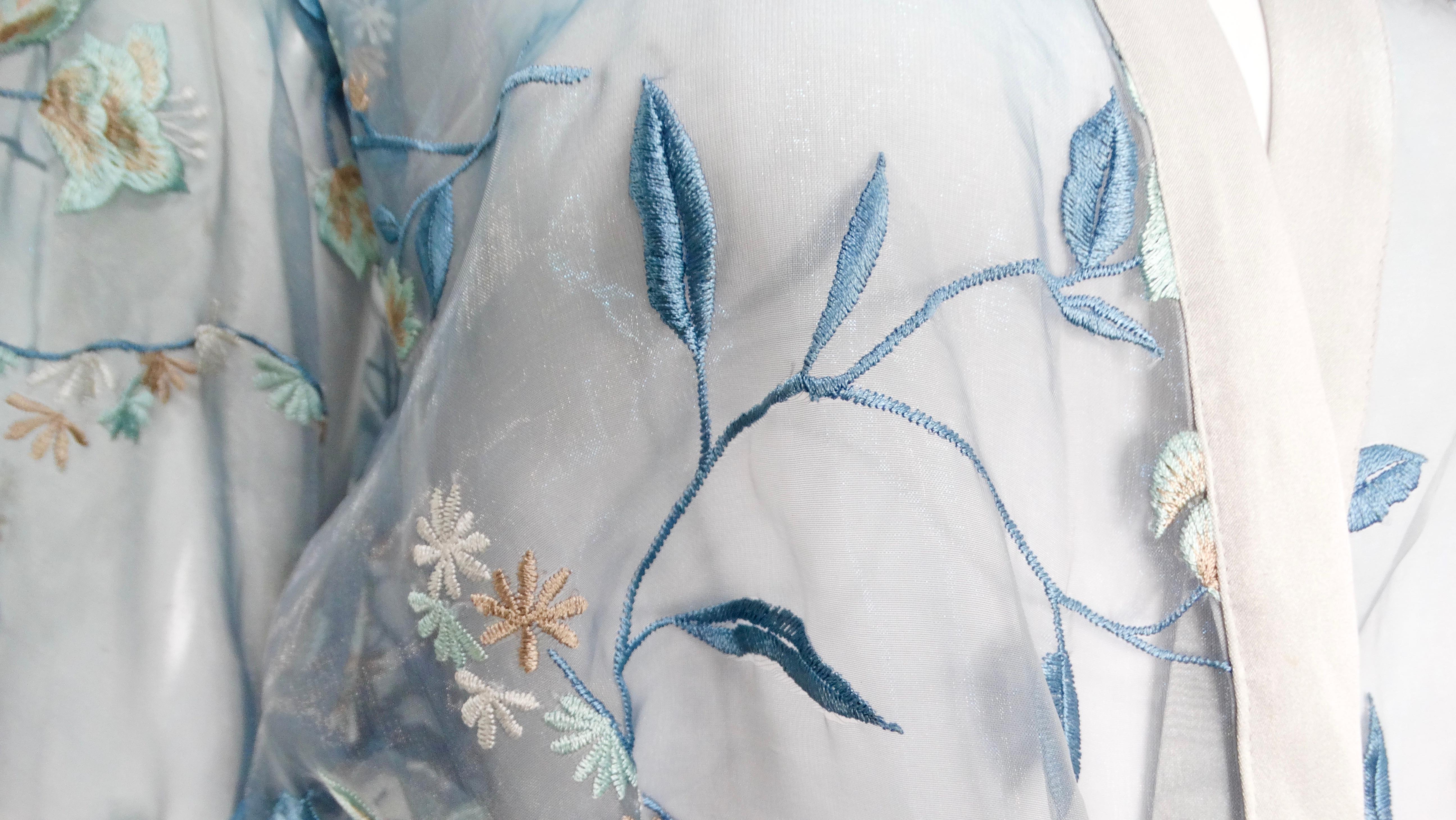 Lejaby Paris Blauer Kimono mit Blumenstickerei circa 1980s Damen im Angebot
