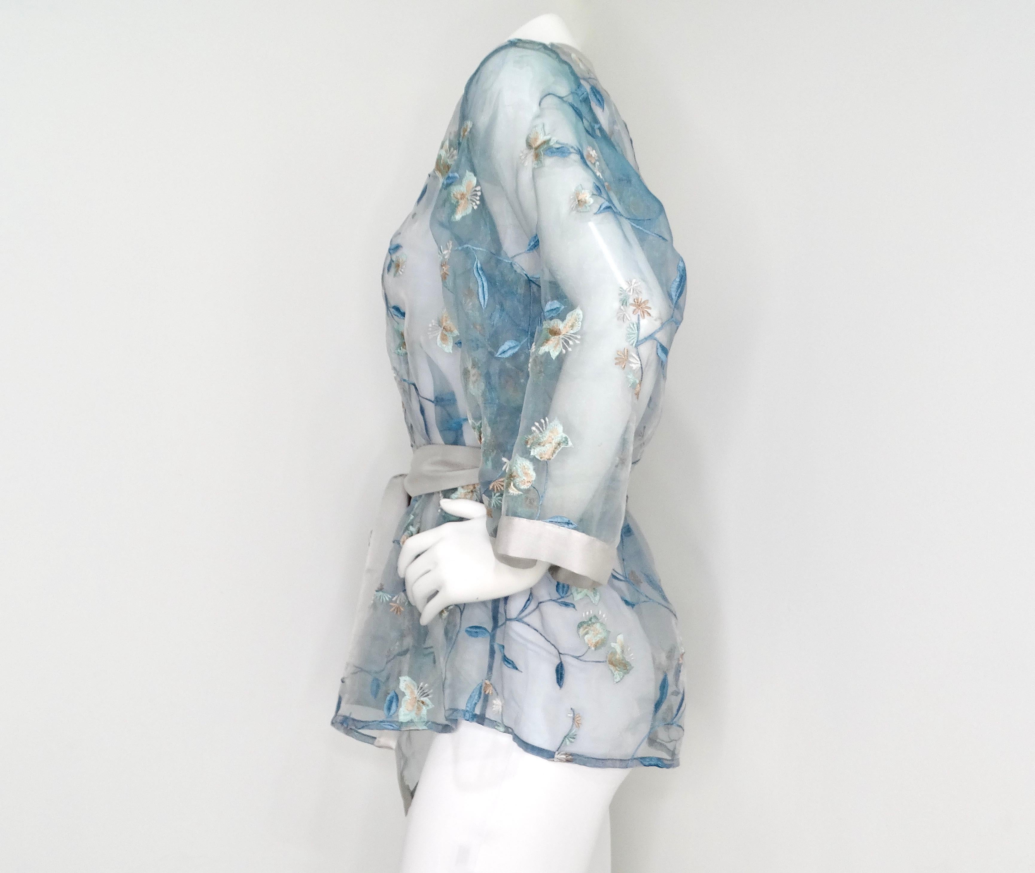 Lejaby Paris Blauer Kimono mit Blumenstickerei circa 1980s im Angebot 1