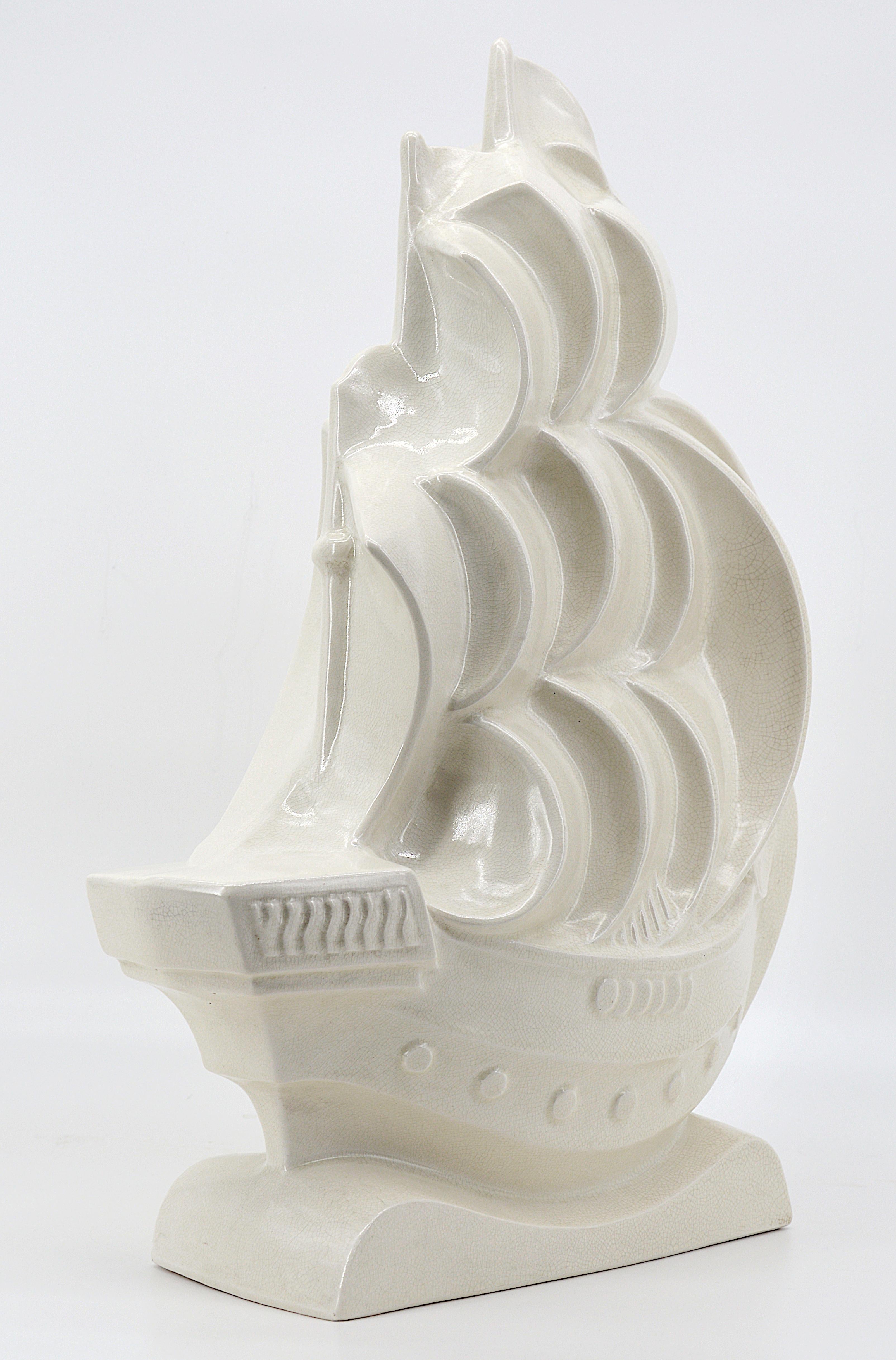 Lejan Art Deco Crackle Glaze Keramische Schiffsskulptur bei Orchies, Frankreich, 1920 (Art déco) im Angebot