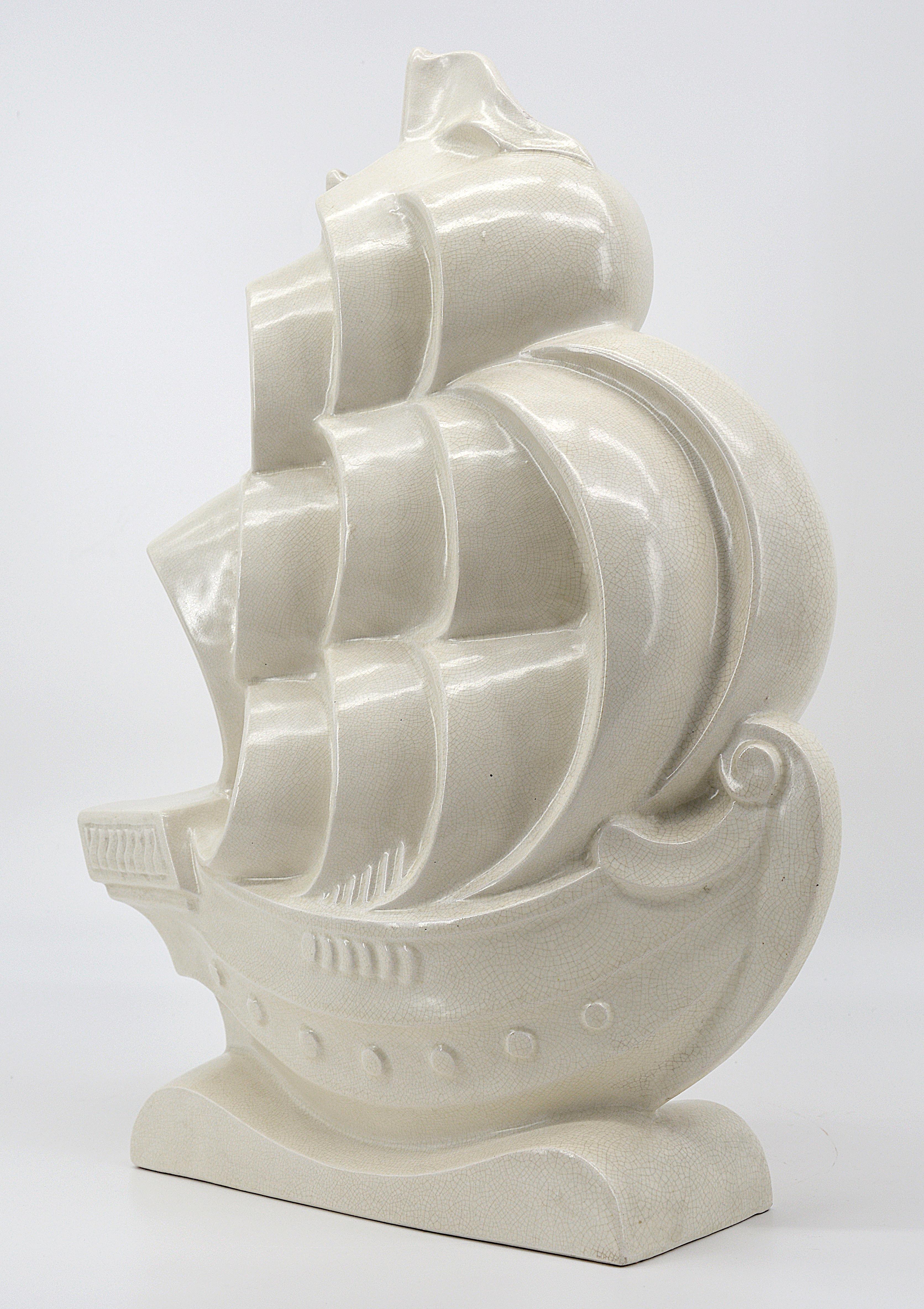 Lejan Art Deco Crackle Glaze Keramische Schiffsskulptur bei Orchies, Frankreich, 1920 (Französisch) im Angebot