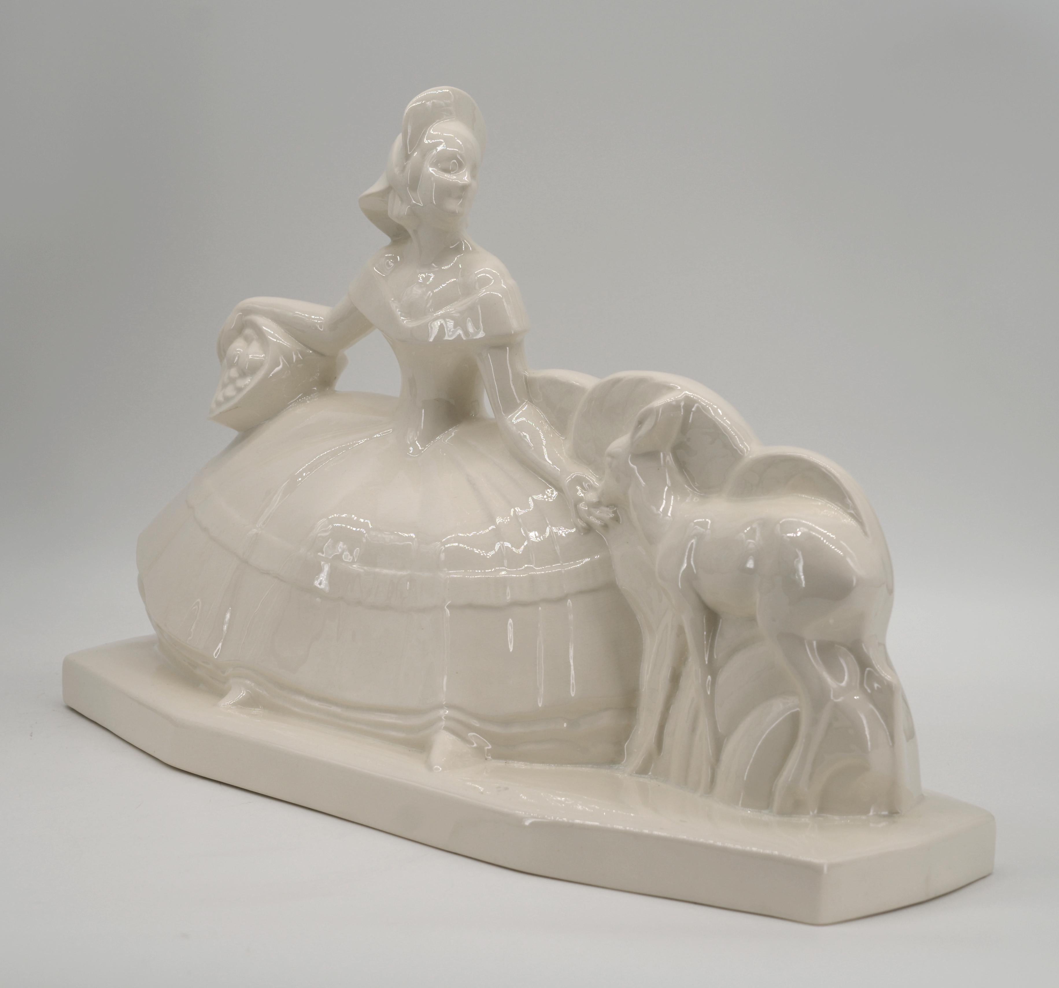 Francese LEJAN Donna e cerbiatto in ceramica Art Deco con smalto a crepe a Sarreguemines 1920 in vendita