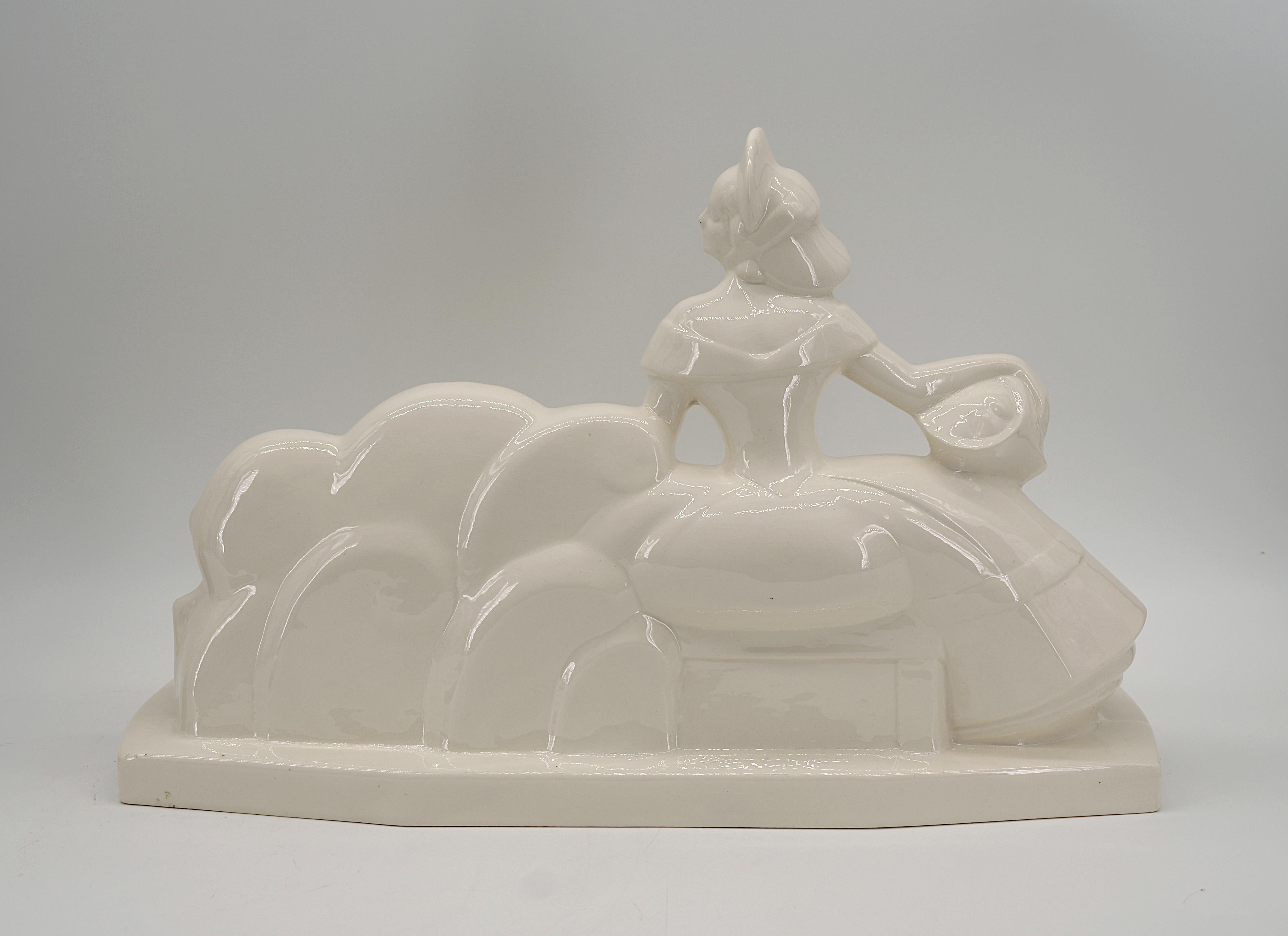 Inizio XX secolo LEJAN Donna e cerbiatto in ceramica Art Deco con smalto a crepe a Sarreguemines 1920 in vendita