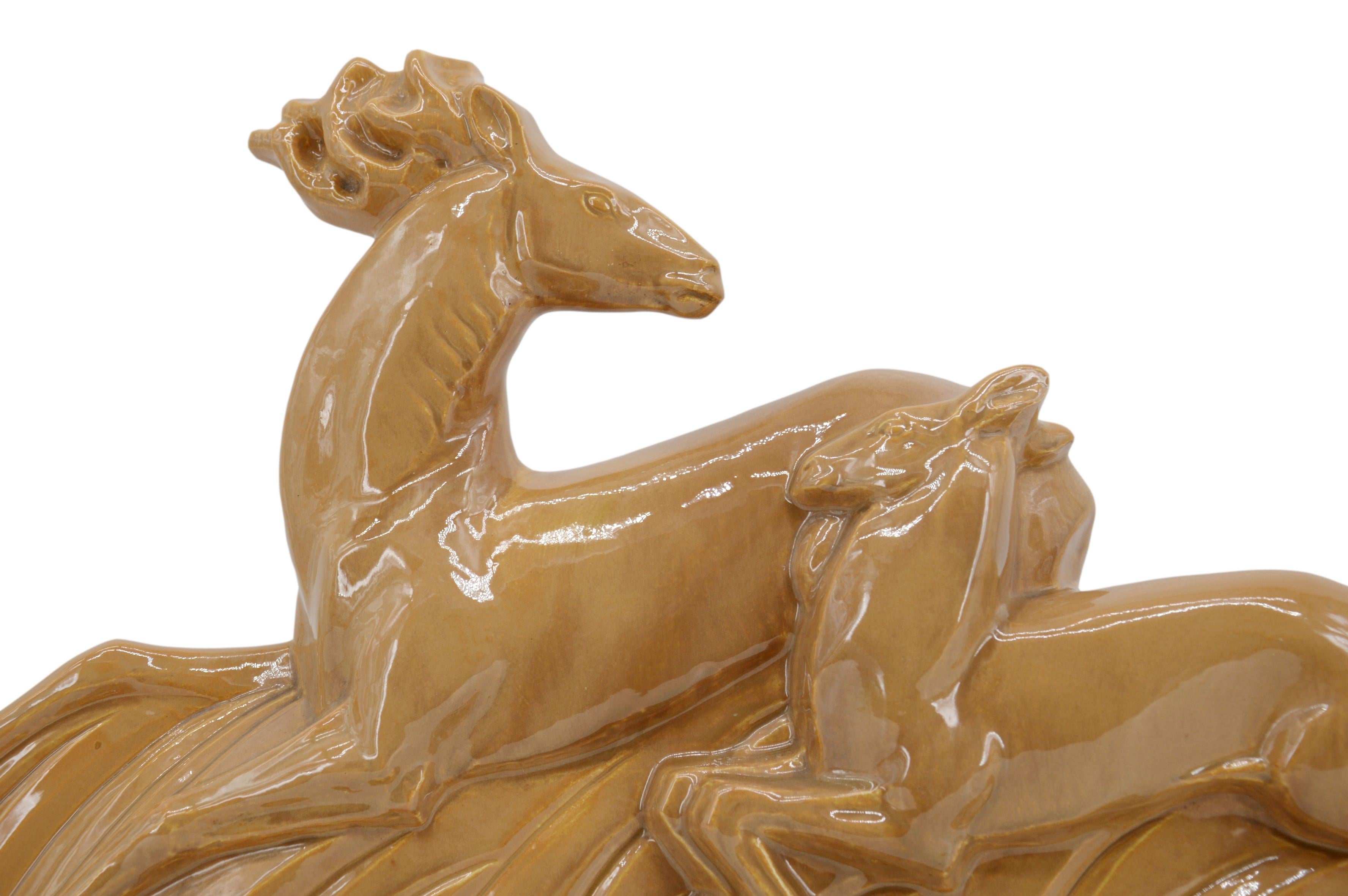 Gran escultura francesa Art Decó de ciervos en cerámica, 1920 en Excelente estado para la venta en Saint-Amans-des-Cots, FR