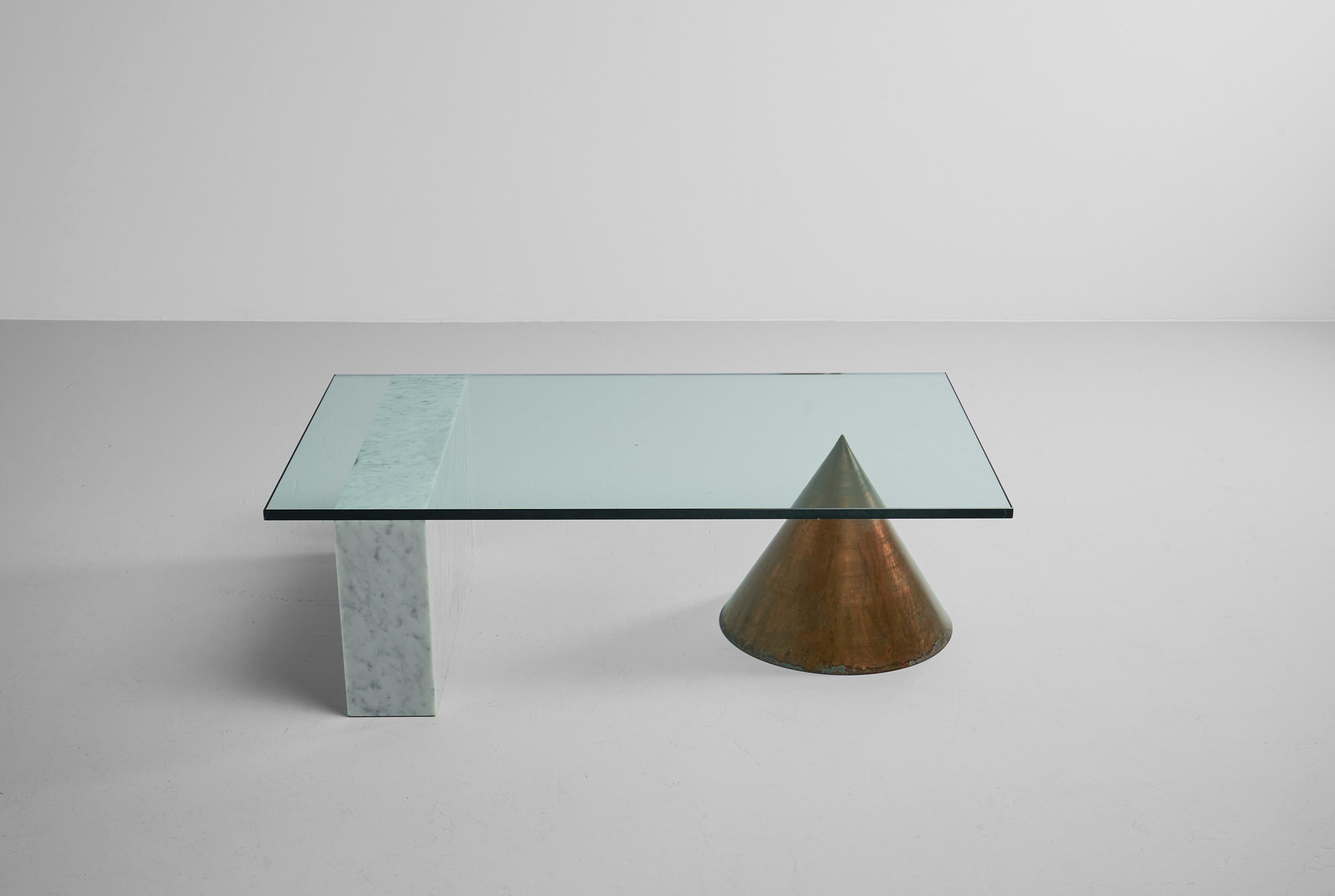 Playful so called 'Kono' coffee table designed by Lela and Massino Vignelli and manufactured by Casigliani, Italy 1979. The table was designed in July 1979 at a meeting between Massimo Vignelli and Casigliani in his New York City studio. It is said