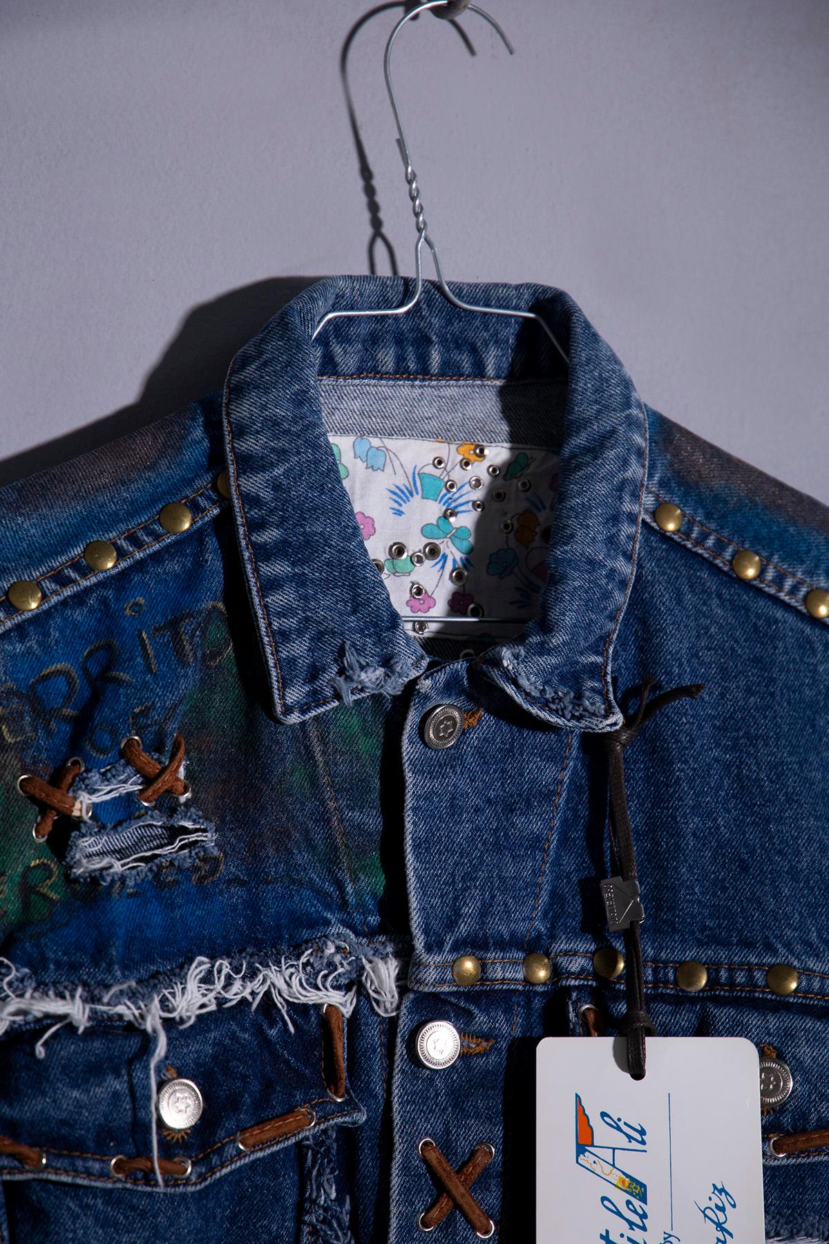 Lela Riz Jeansjacke mit Nieten im Zustand „Hervorragend“ im Angebot in Milano, IT