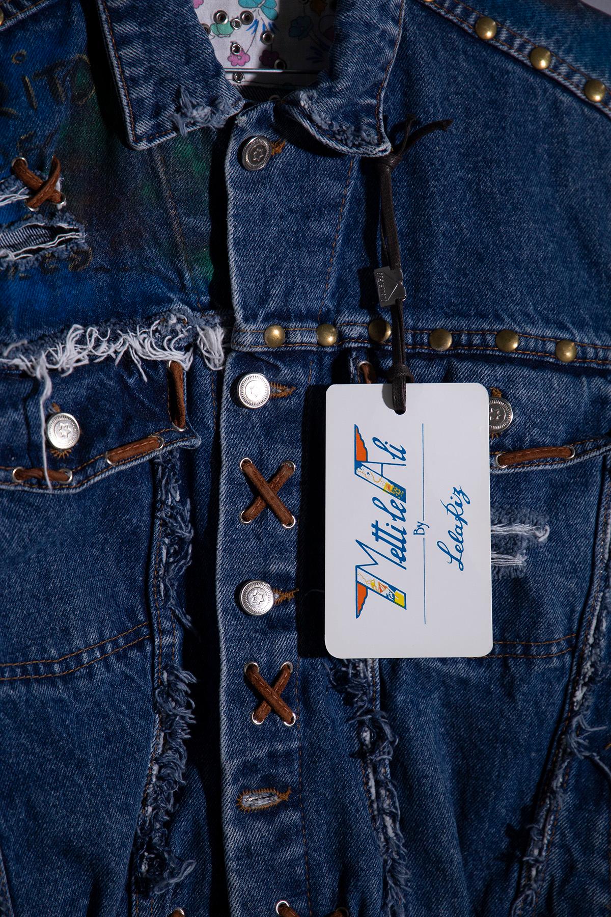 Lela Riz Jeansjacke mit Nieten für Damen oder Herren im Angebot