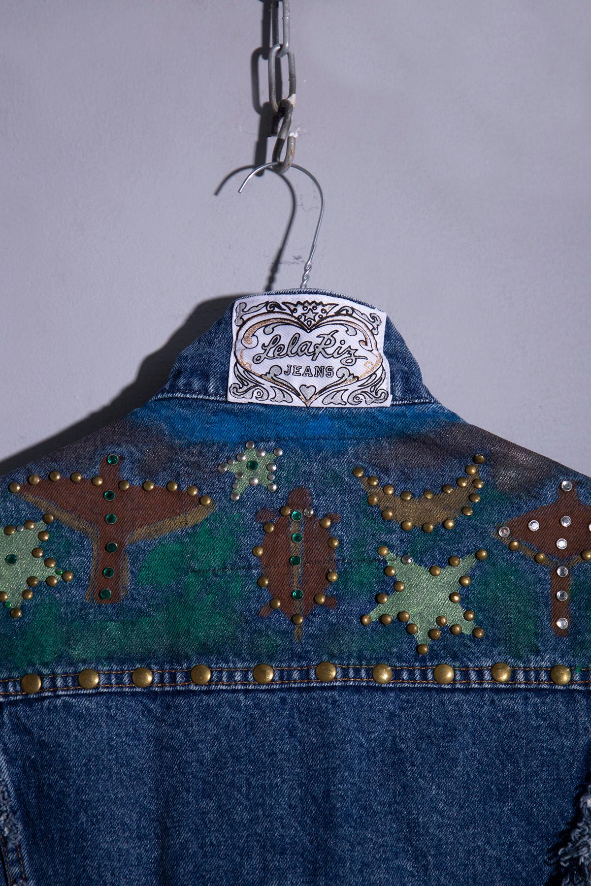 Lela Riz Jeansjacke mit Nieten im Angebot 2