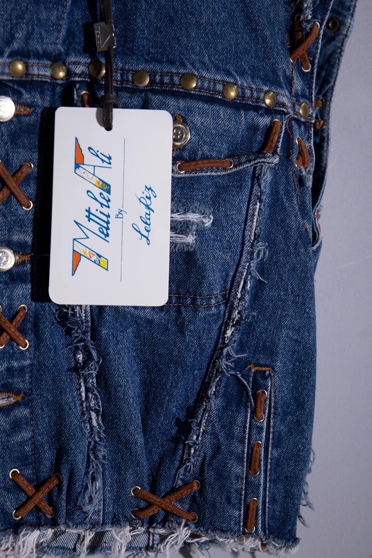 Lela Riz Jeansjacke mit Nieten im Angebot 4