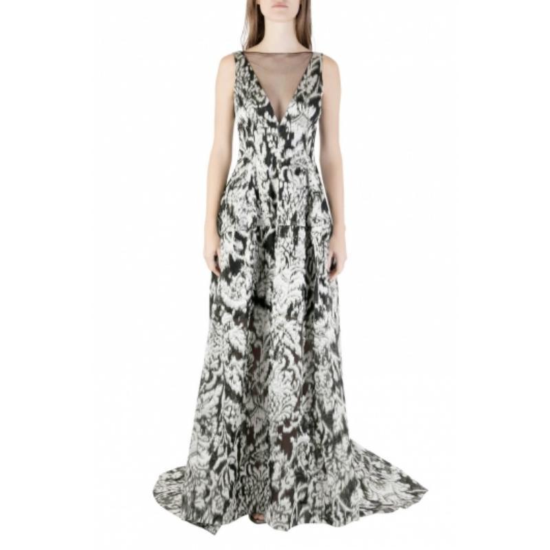 This impressive gown from Lela Rose cannot be more perfect as it is overflowing with exquisiteness. From its silhouette to its immaculate craftsmanship, the gown looks ready to give you a magical experience. Made from quality fabrics, it is adorned