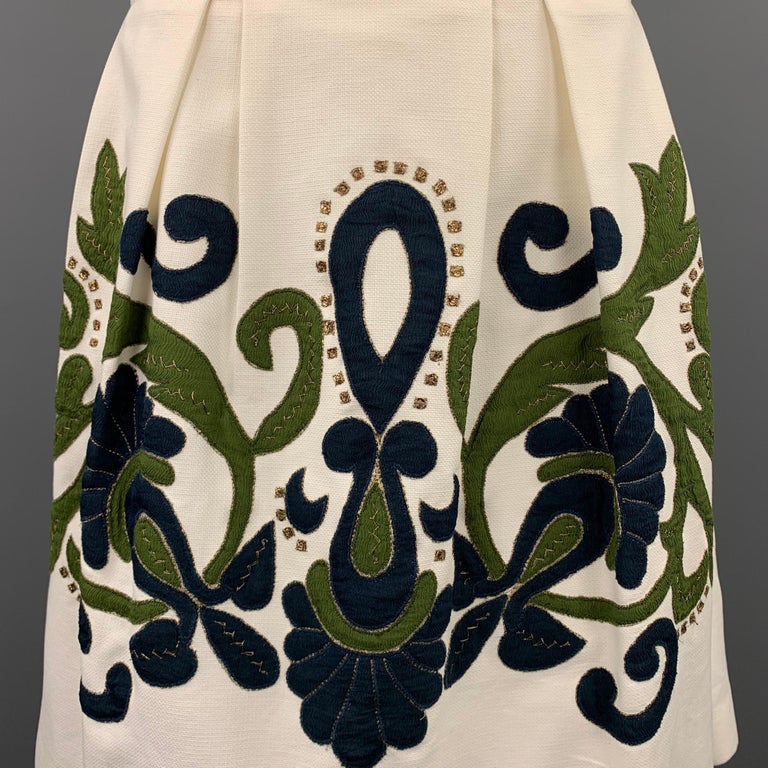 LELA ROSE skirt comes in a cream cotton blend with embroidered designs featuring a pleated style, slim liner, and a side zip up closure. Made in USA. 

Good Pre-Owned Condition.
Marked: 8

Measurements:

Waist: 32 in. 
Hip: 44 in. 
Length: 22 in.