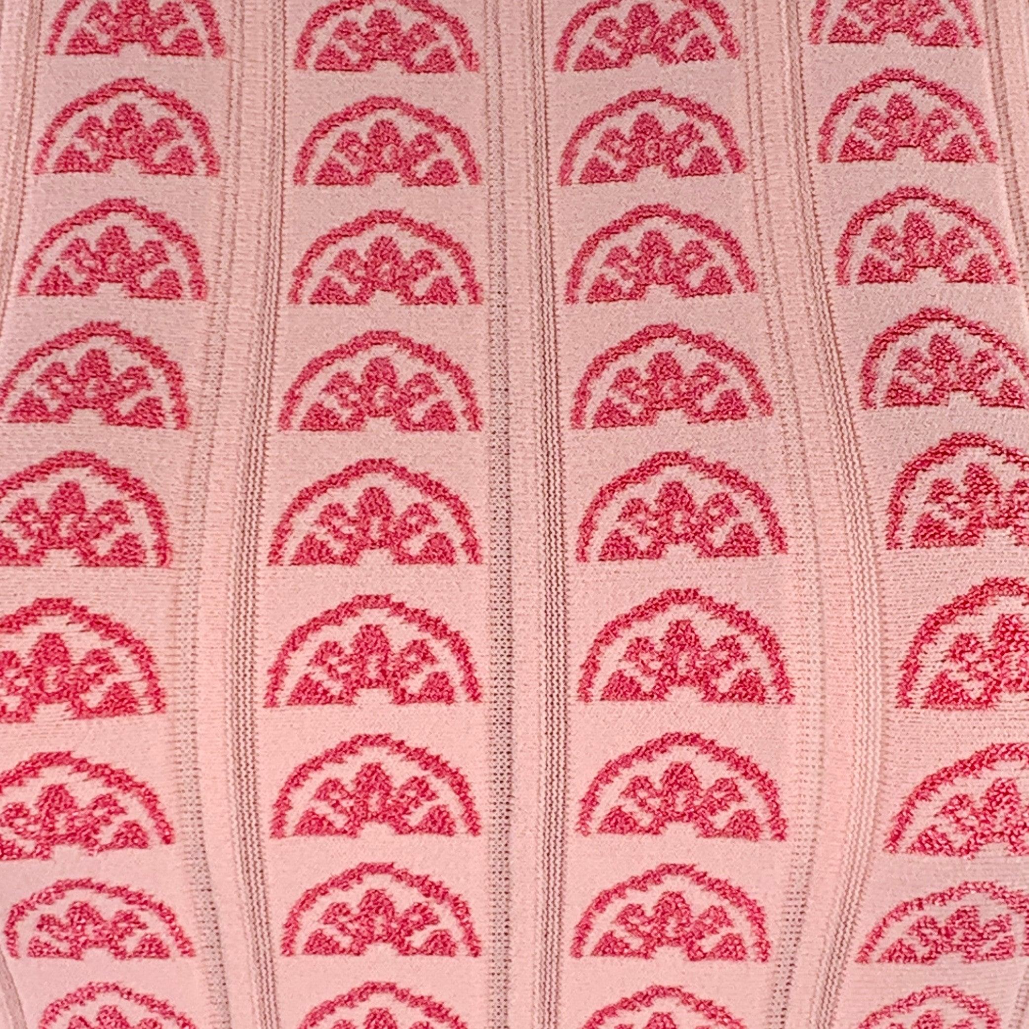 Vestido LELA ROSE
en un
mezcla de viscosa rosa con falda plisada, estampado de limones rosas y dobladillo festoneado. Nuevo con etiquetas. 

Marcado:   S 

Medidas: 
 
Hombros 13 pulgadas Busto: 32 pulgadas Cintura: 26 pulgadas Cadera: 39 pulgadas