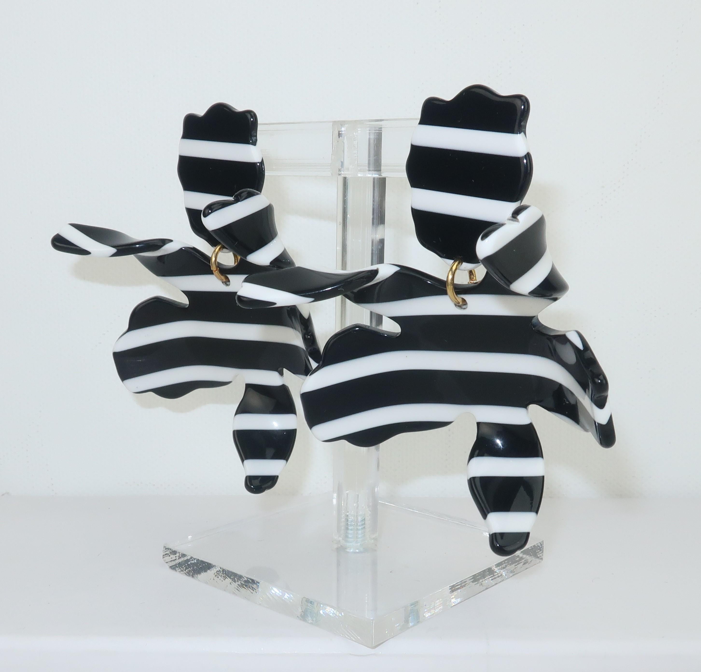 Lele Sadoughi black and white striped 'Lily' earrings with pierced post hardware.  Lele describes her designs as 'apologetically maximal' and these fun graphic resin earrings fit the description.  Signed at the back of each earring.
CONDITION
Very