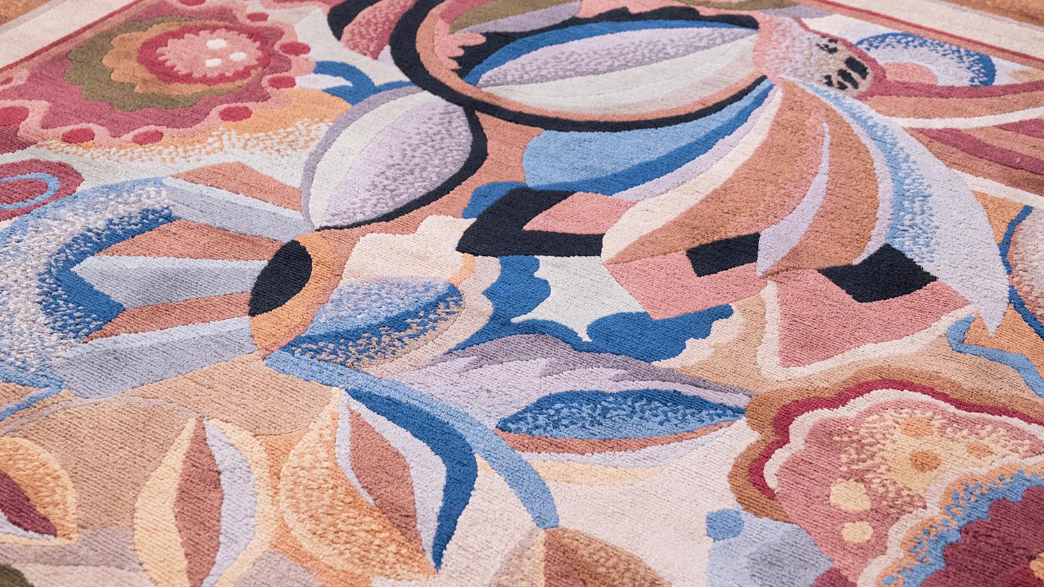 Tappeto a motivi floreali rosa nudo blu ornamento luminoso - Leleu Pauline Orangery in vendita 5