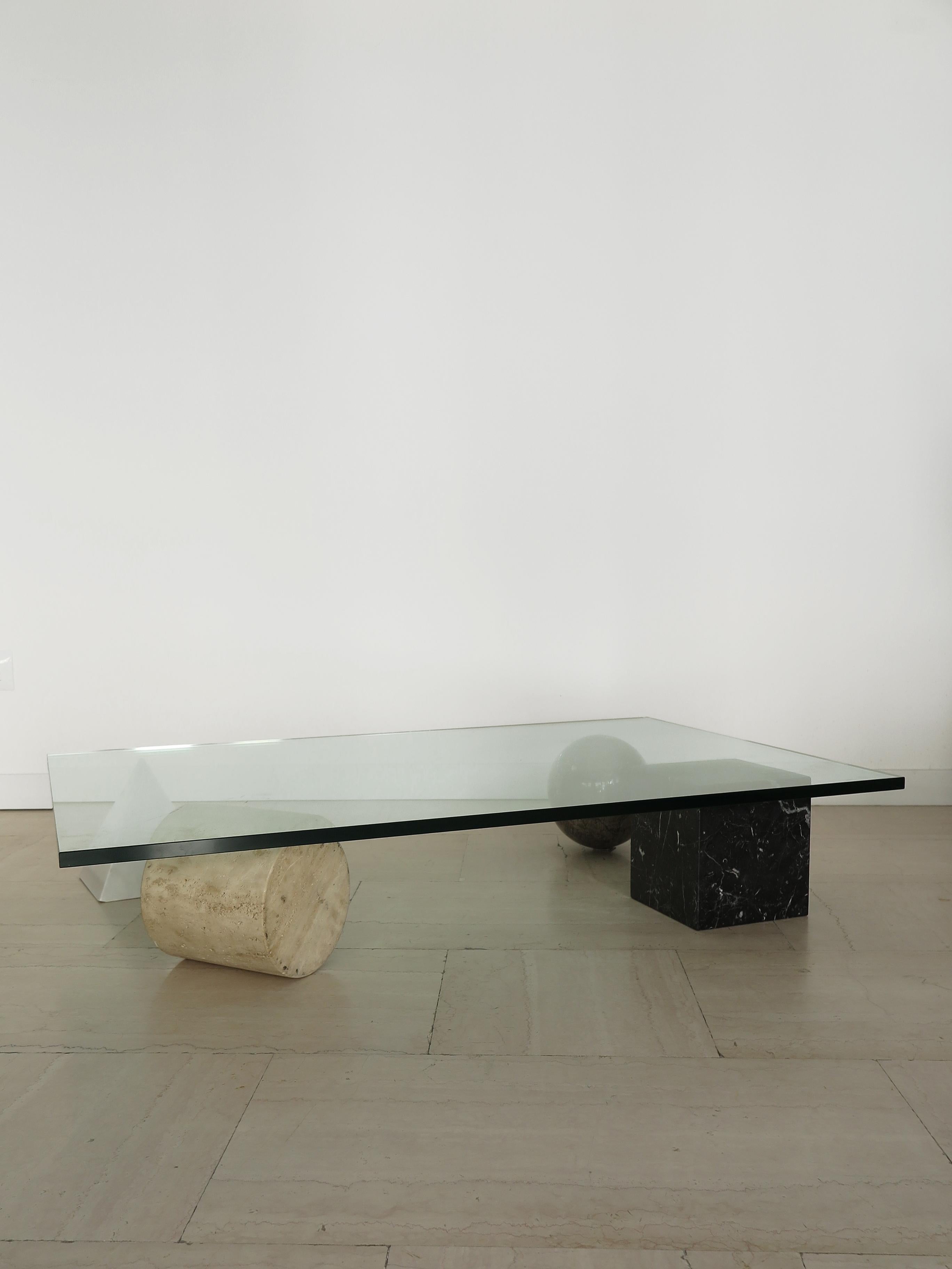 Italian coffe table model Metafora designed by Lella and Massimo Vignelli and produced by Casigliani from 1970s.
The four shapes of Euclidean geometry, Cube, Cylinder, Sphere and Pyramid, in four different marbles, form the base of the table