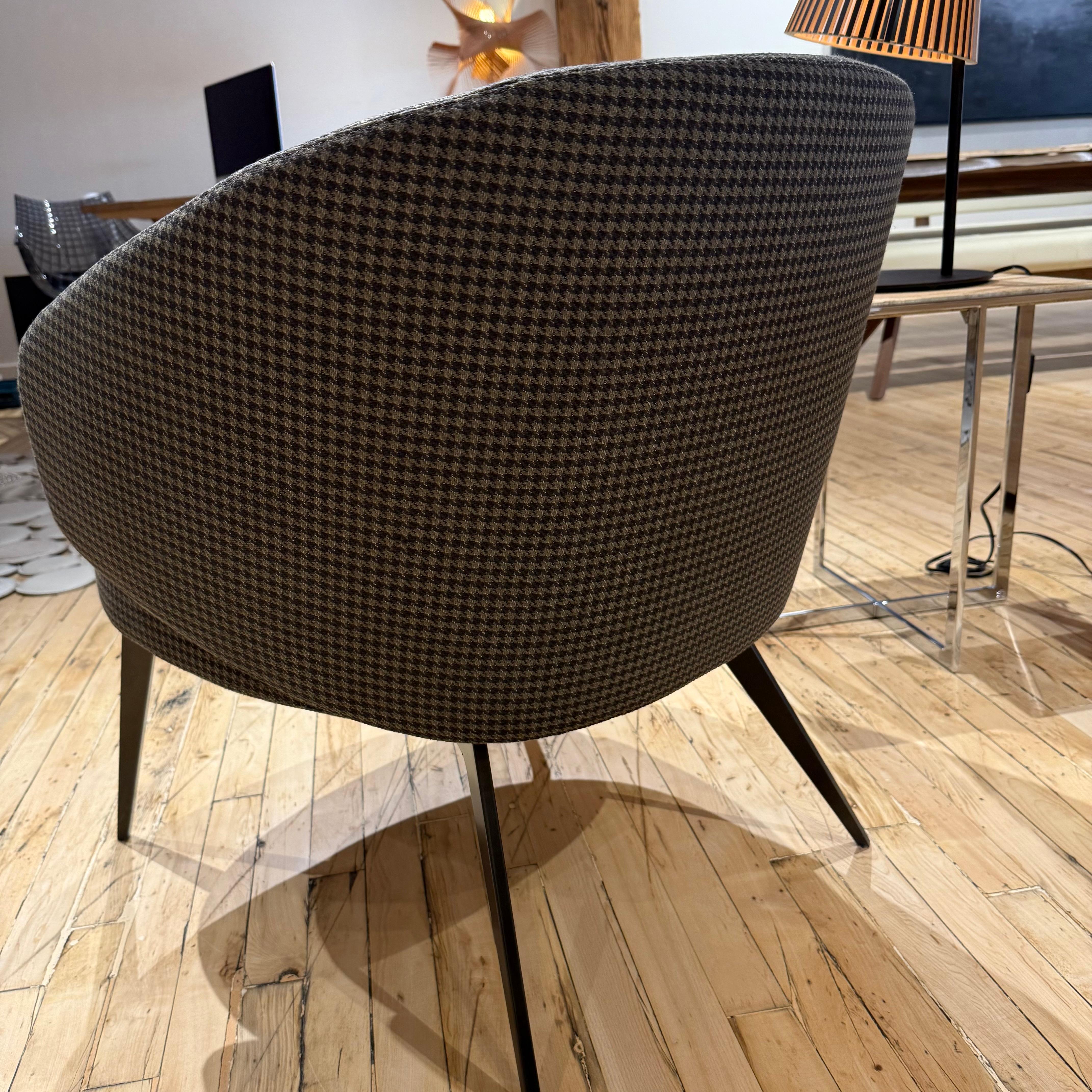 Lema 'Bice' Lounge Chair in Houndstooth Fabric In Good Condition For Sale In Chicago, IL