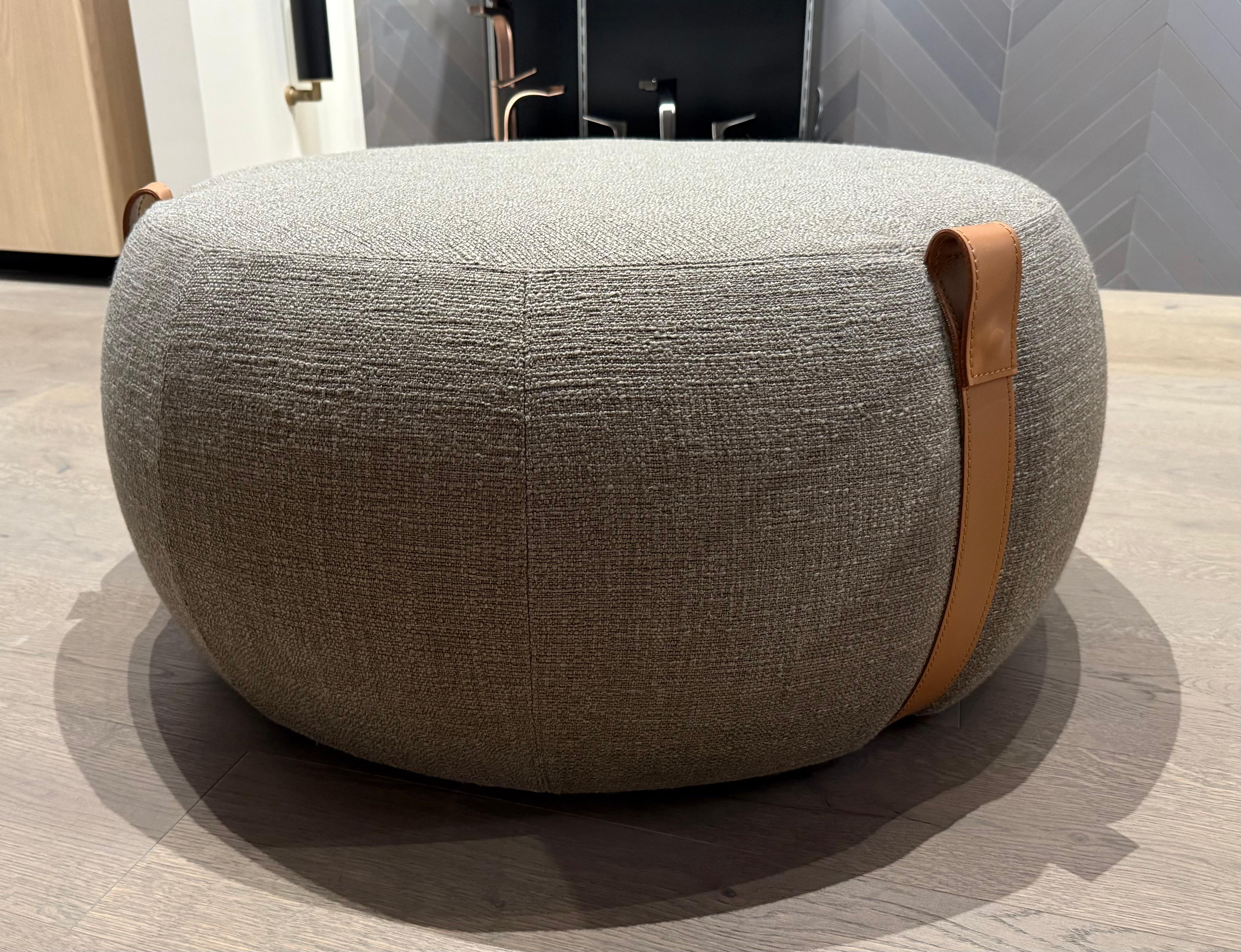 Lema 'Notch' Großer Hocker (Europäisch) im Angebot