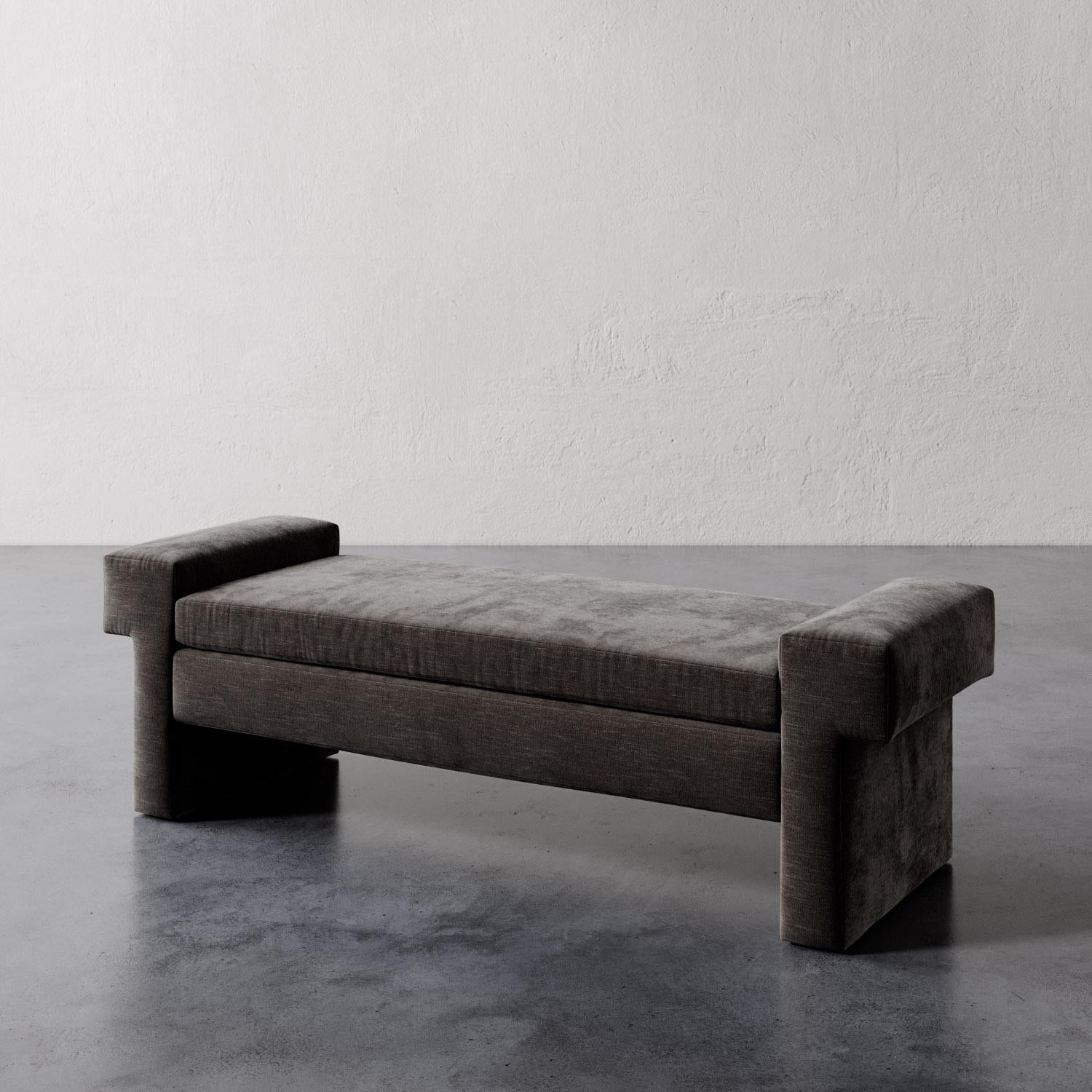 Banco Lemaire de terciopelo afelpado by Christiane Lemieux Estadounidense en venta