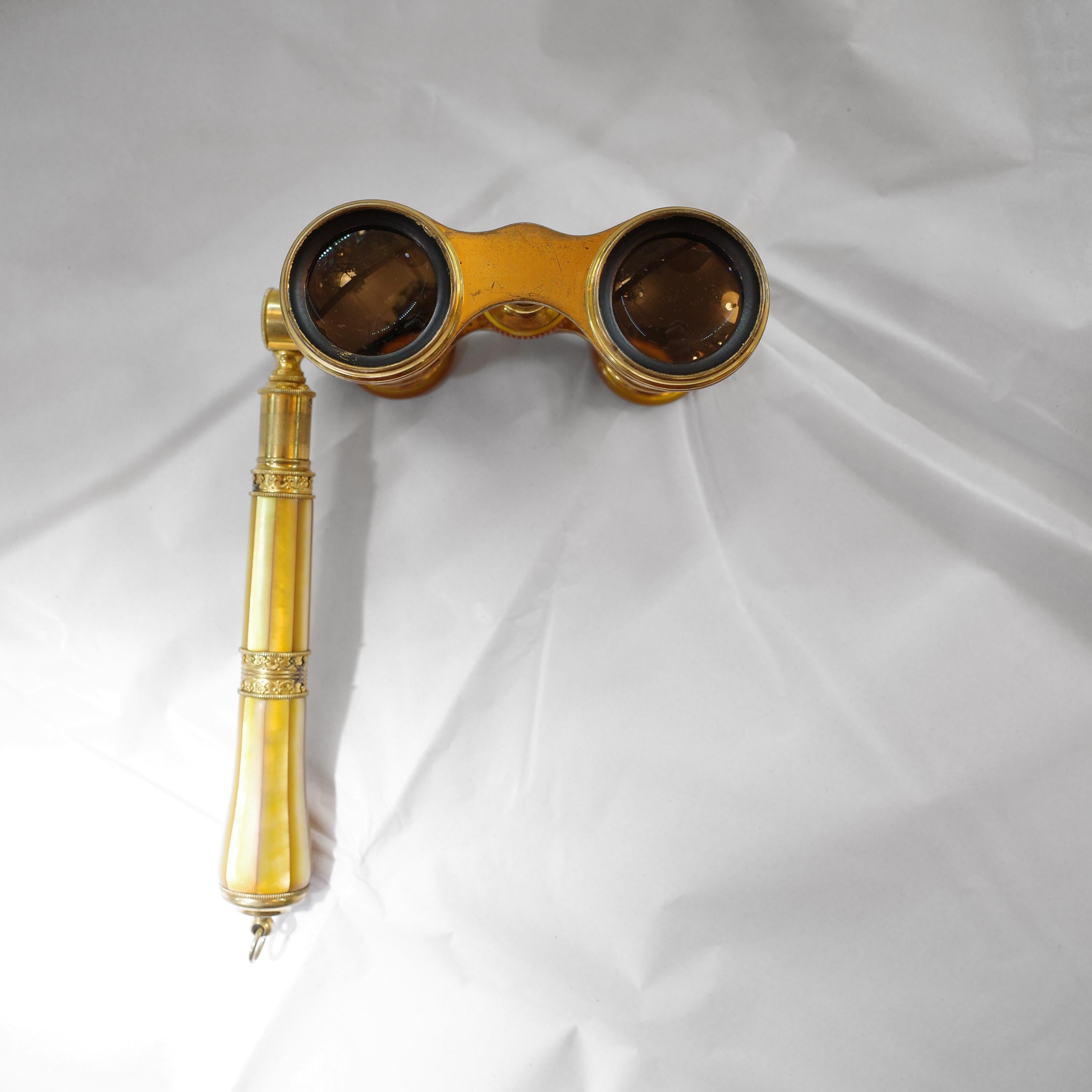 Les verres d'opéra LeMaire, Paris, Lorgnette en nacre, rare Excellent état - En vente à Southbury, CT