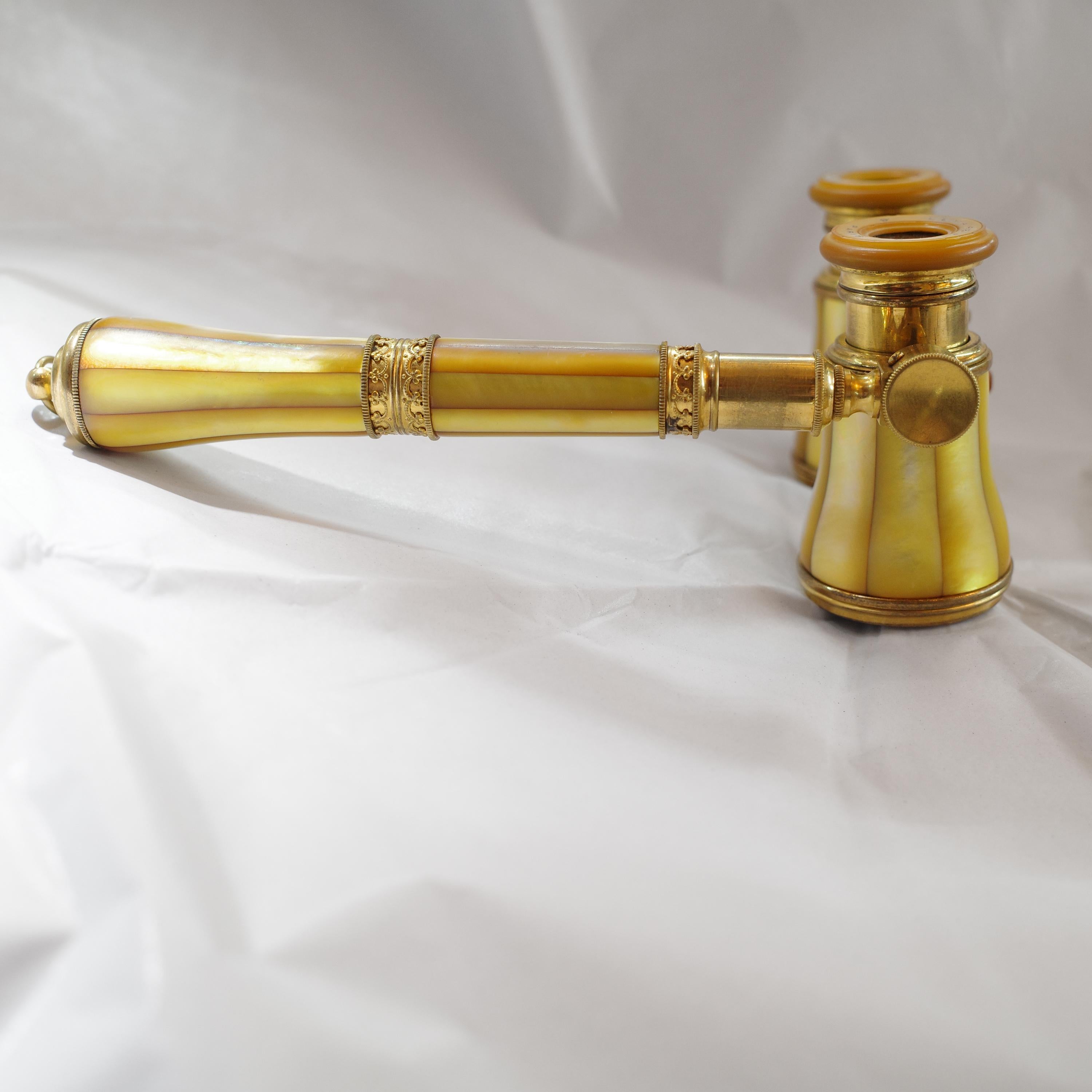 Les verres d'opéra LeMaire, Paris, Lorgnette en nacre, rare en vente 1