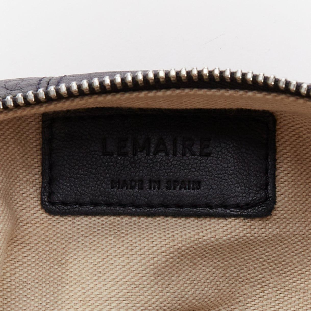 LEMAIRE Kleine Croissant-Tasche aus schwarzem Lammleder mit Halbmondmuster im Angebot 5