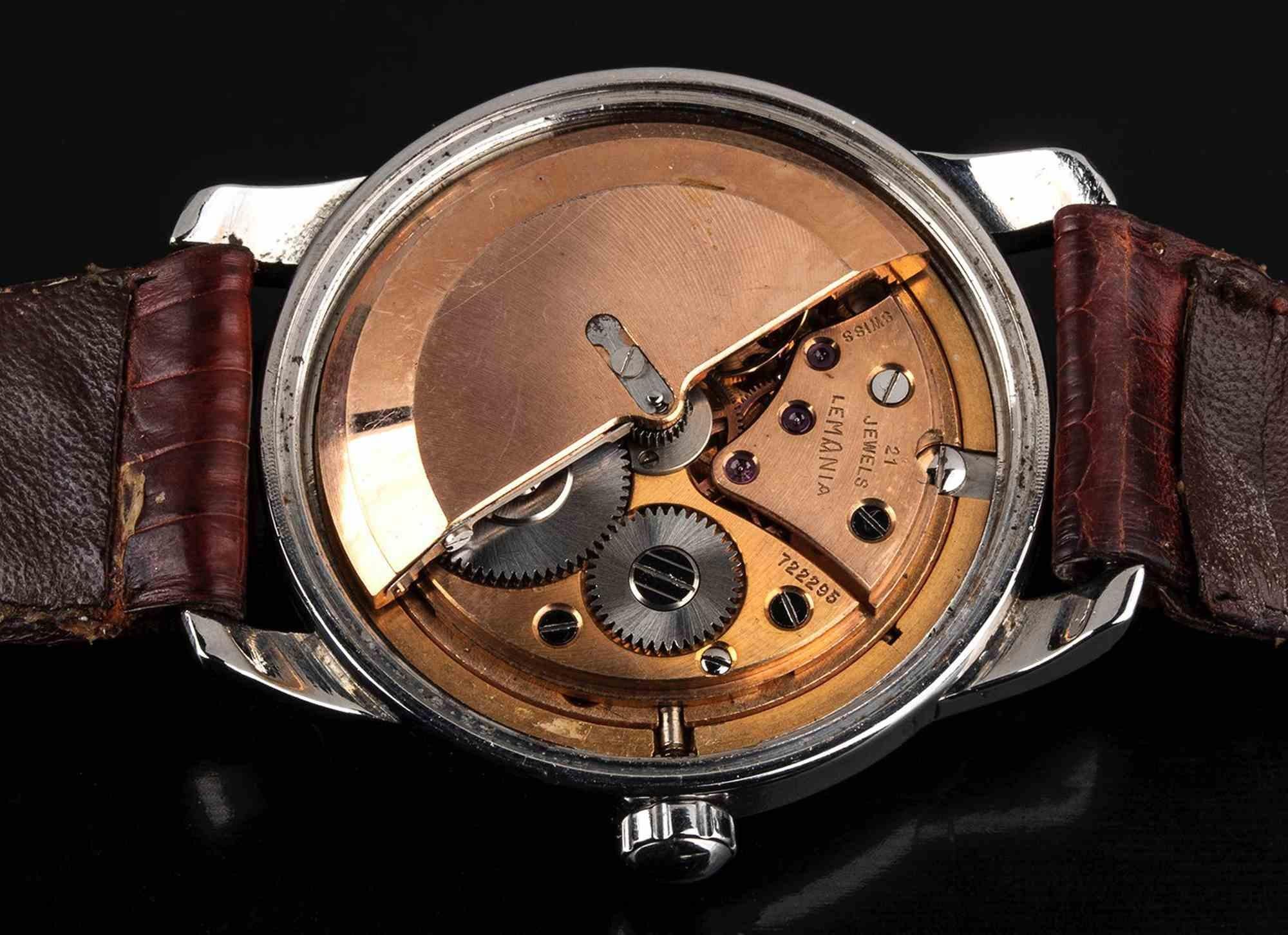 Lemania Automatic - Watch 1950s

Movement: self-winding  cal. 3600 21 jewels 
Case: stainless steel  35 mm screw back
Dial: white slightly tropical  rose gold indexes 
Features: Case, dial and movement signed
RARE