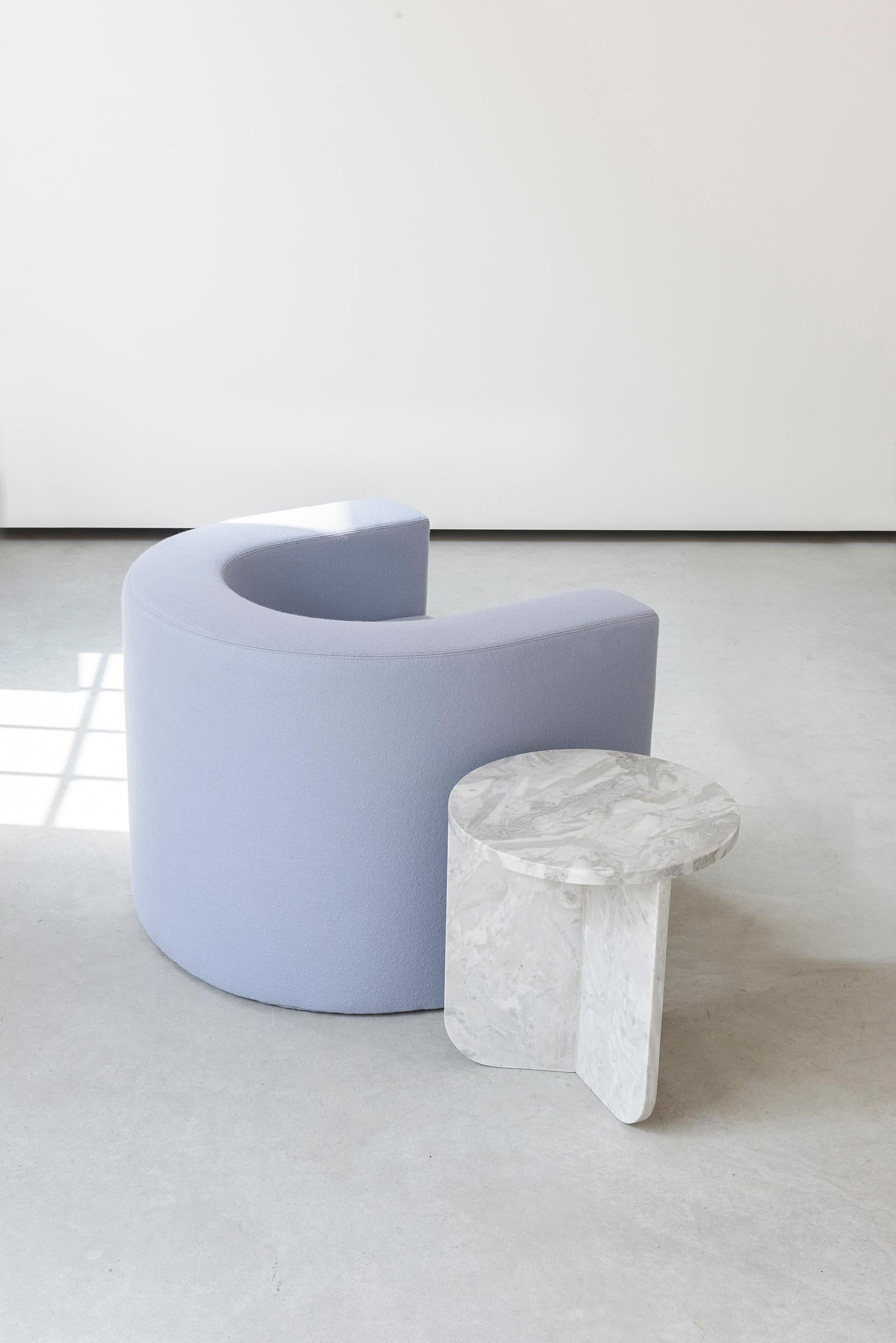 Poli Table haute Leme, par Rain, table d'appoint contemporaine en marbre gris Alba en vente