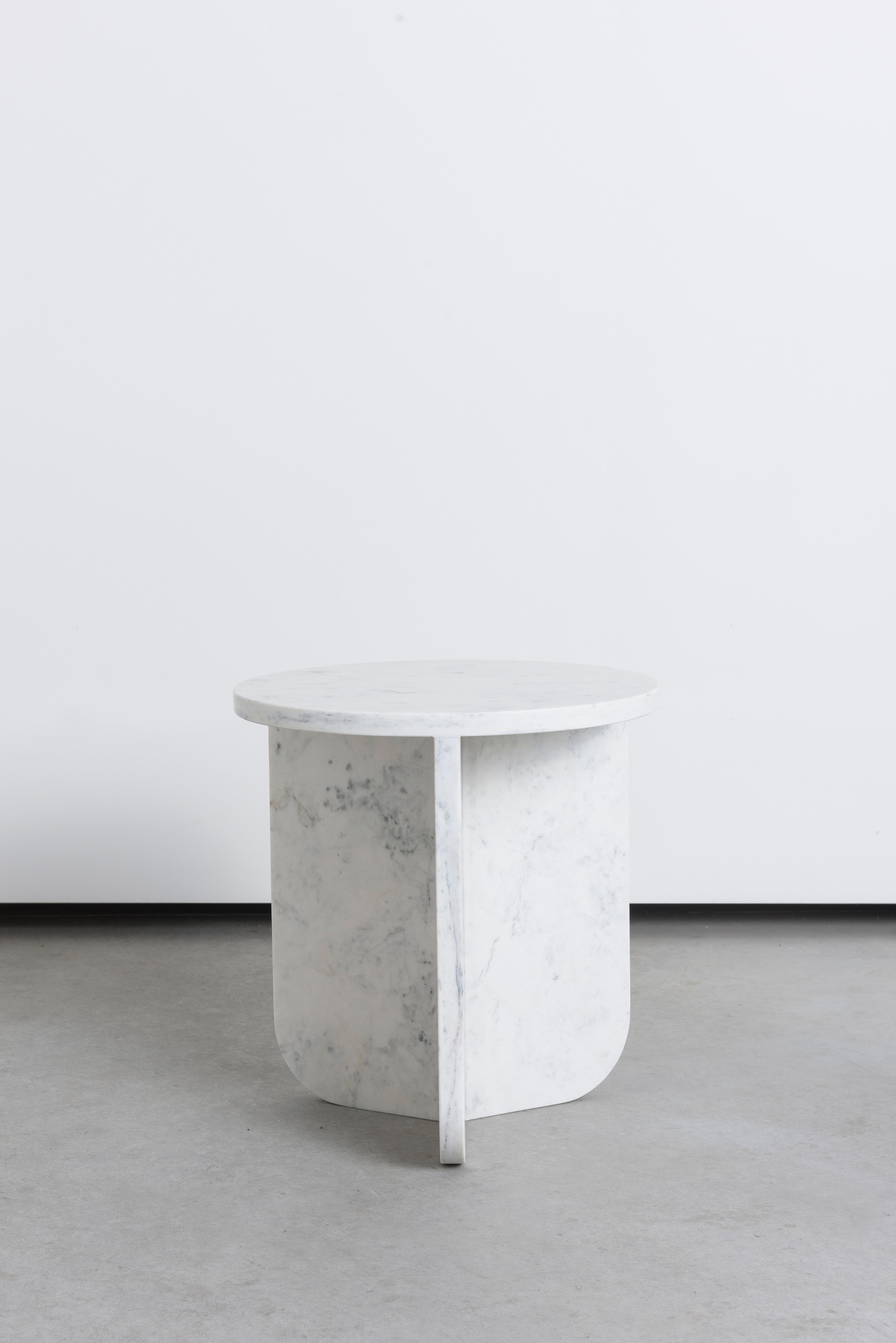 International Style Leme Table, High, by Rain, Contemporary Side Table, White Matarazzo Marble For Sale