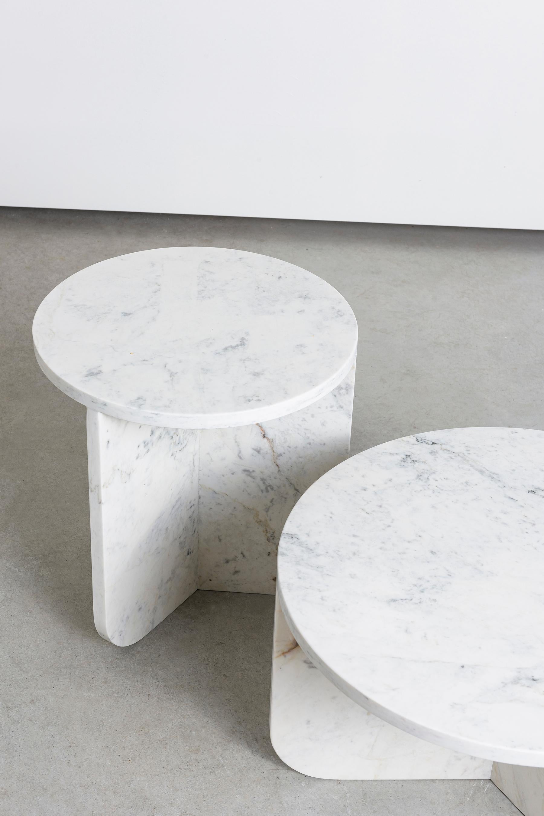 Leme Table, High, by Rain, Contemporary Side Table, White Matarazzo Marble In New Condition For Sale In Sao Paulo, SP