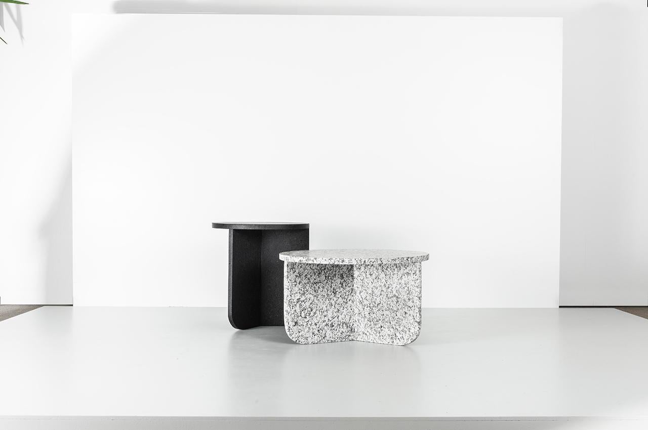 Table basse Leme de RAIN, table d'appoint contemporaine en granit brésilien Neuf - En vente à Sao Paulo, SP