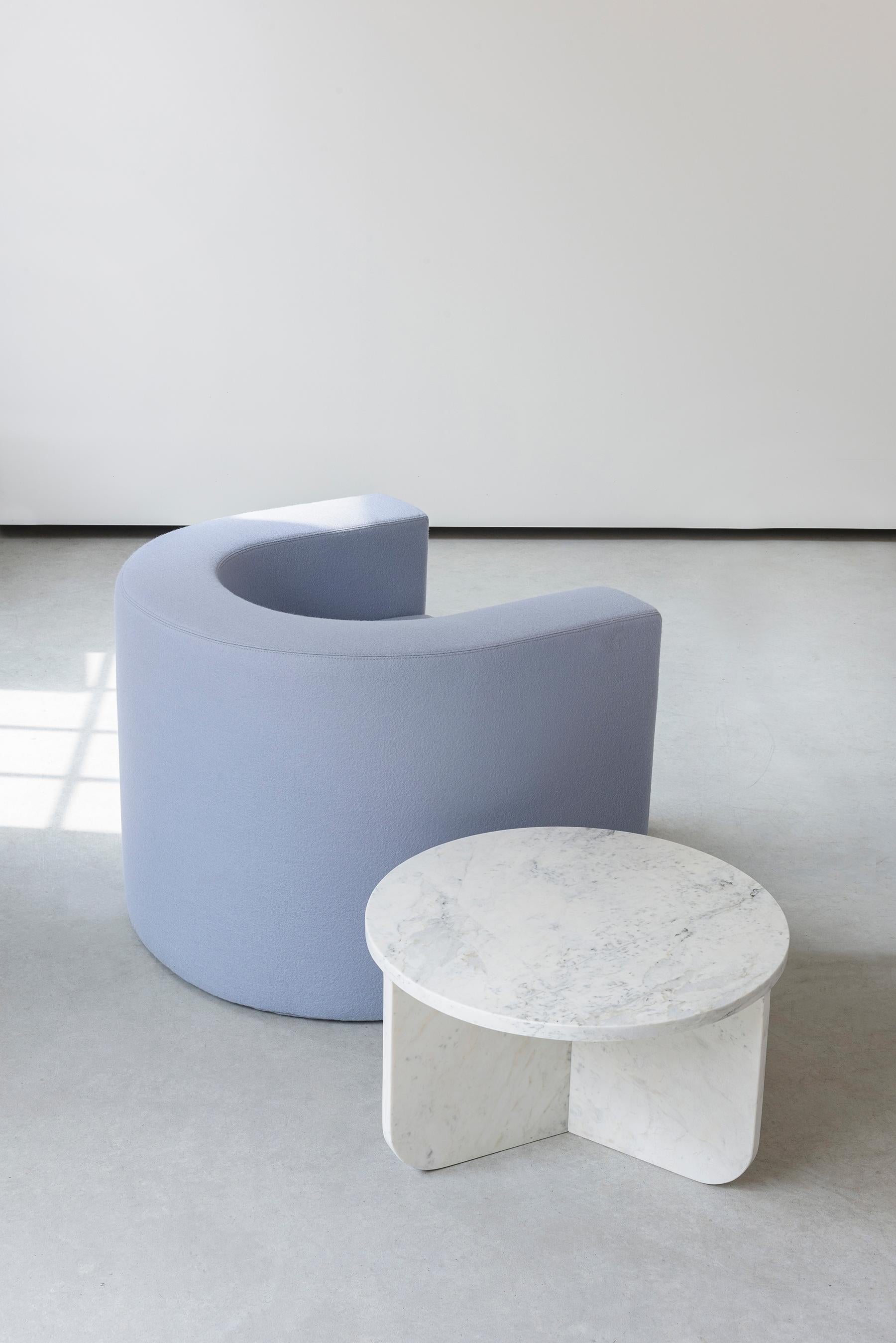Poli Table basse Leme, par RAIN, table d'appoint contemporaine, marbre blanc Matarazzo en vente