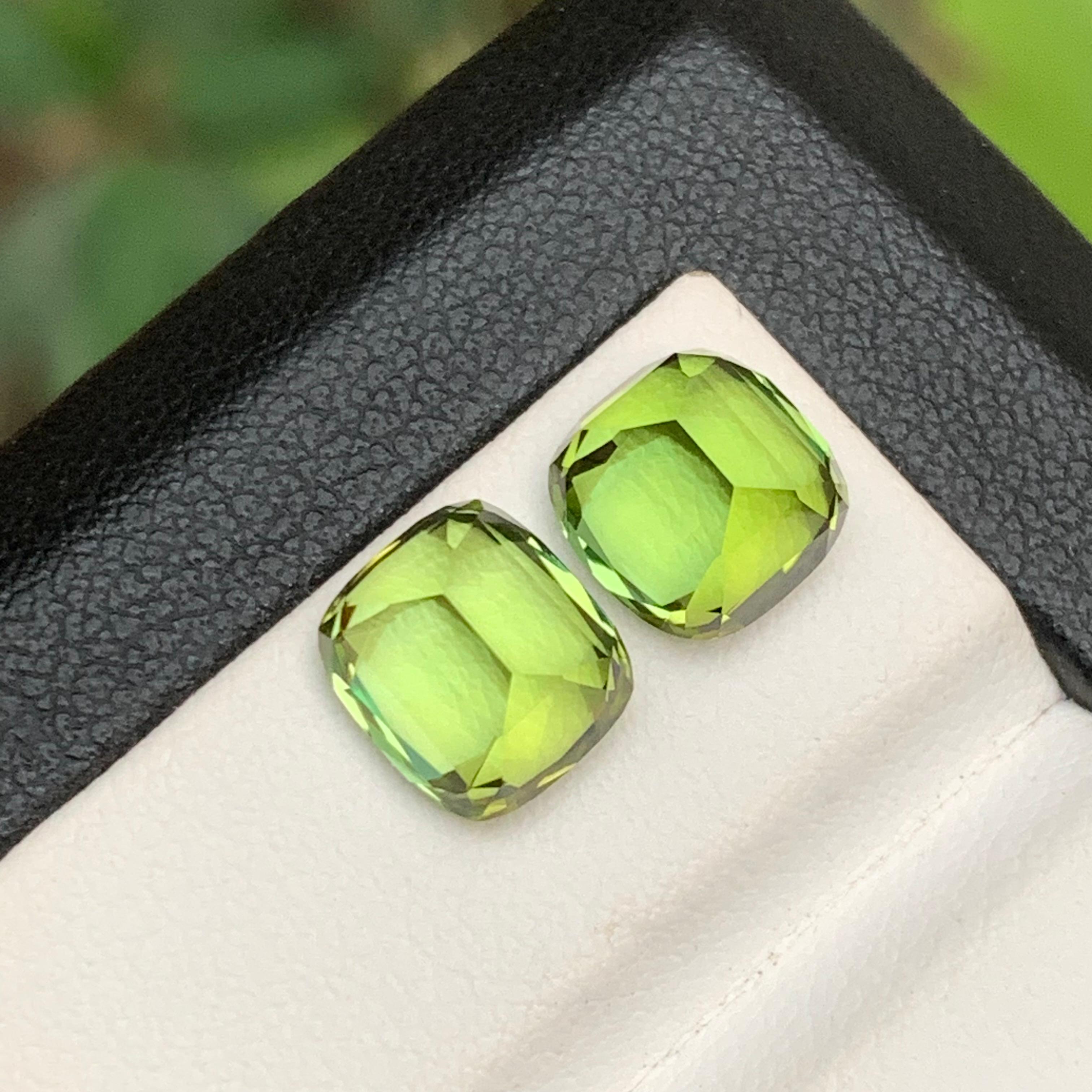 Boucles d'oreilles en tourmaline naturelle vert citron serties de 6.10 carats, taille coussin Unisexe en vente