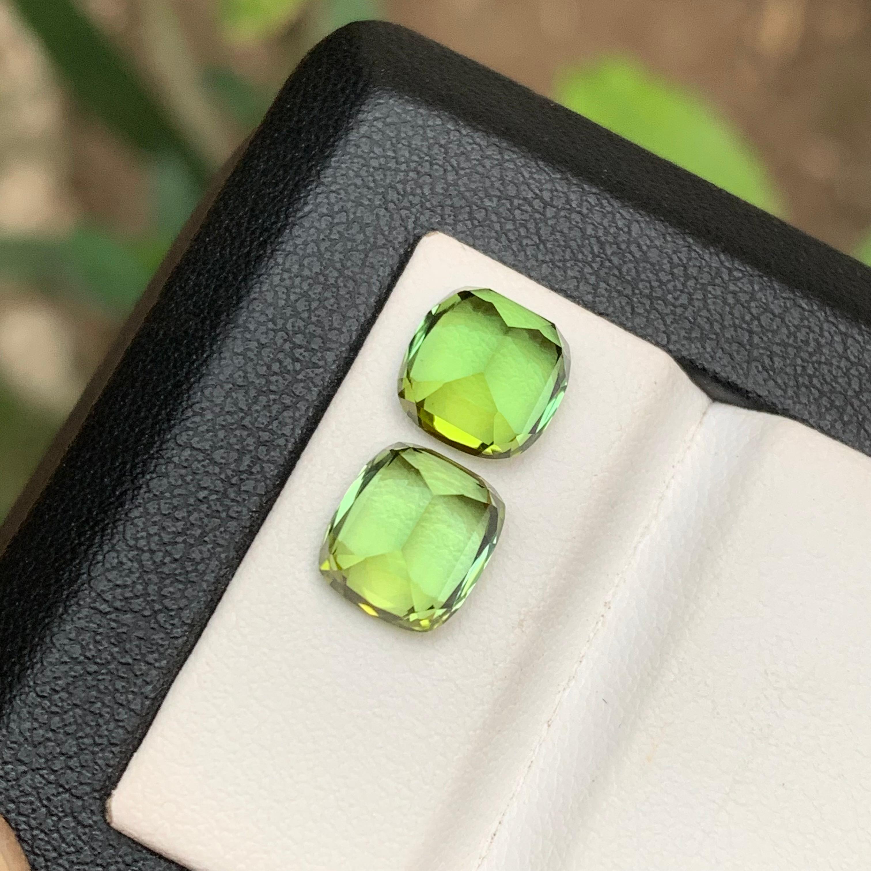 Boucles d'oreilles en tourmaline naturelle vert citron serties de 6.10 carats, taille coussin en vente 2